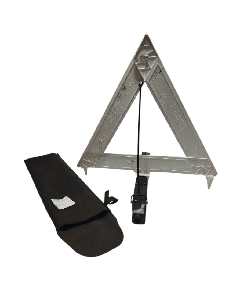 Triângulo Sinalização Nissan Versa Sl 2013 4