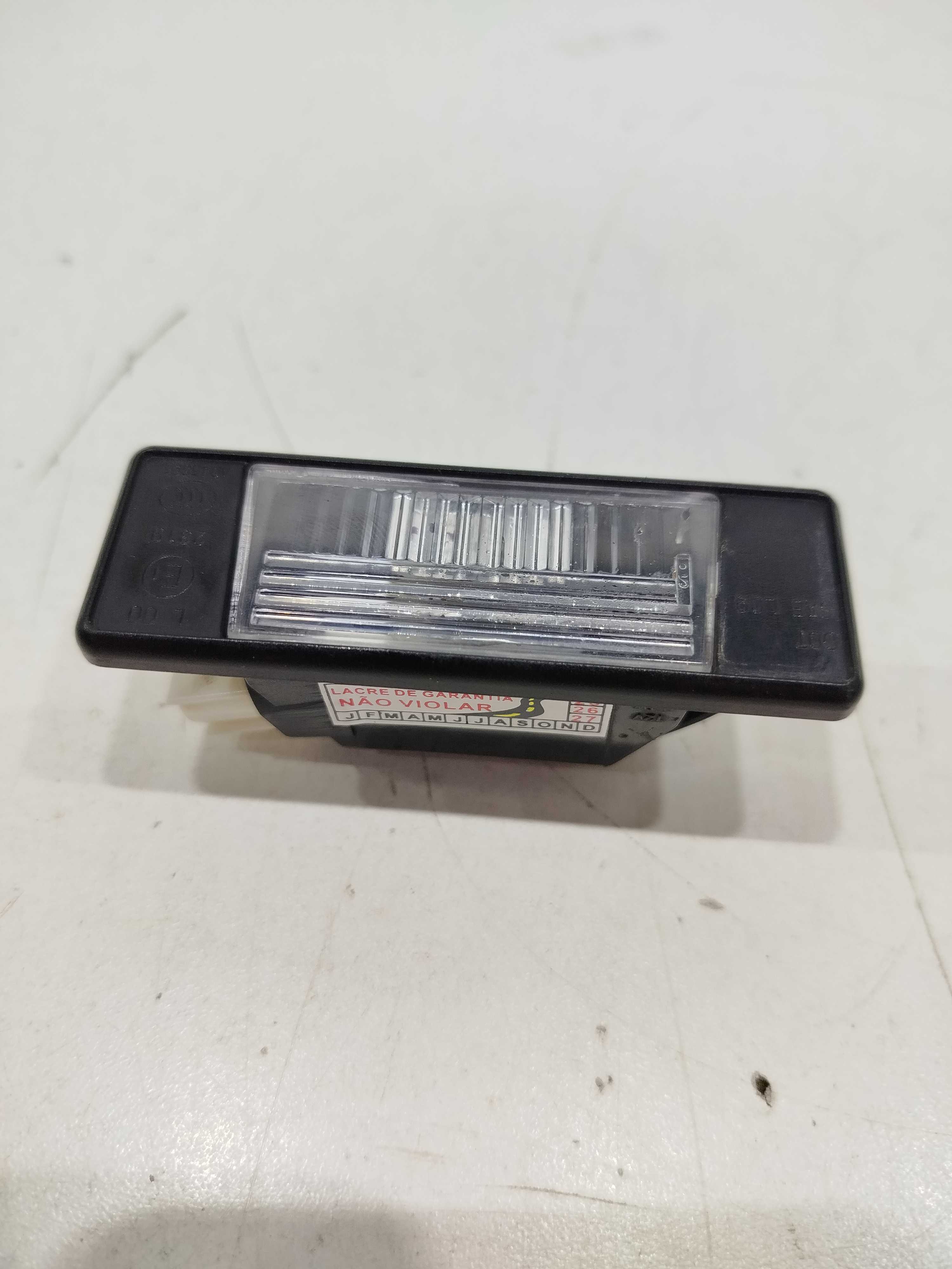 Luz Placa Nissan Versa V Drive 2020/21 Original 4