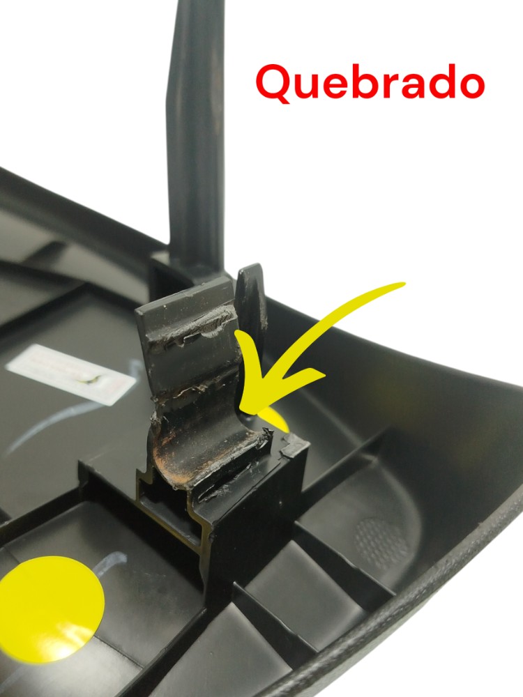 Moldura Acabamento Banco Dianteiro Esquerdo Peugeot 208 4