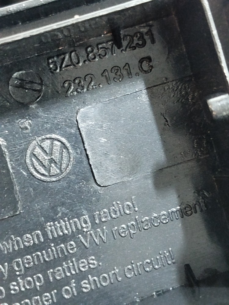Tampa Falsa Rádio Vw Tiguan 2010 Preta 4