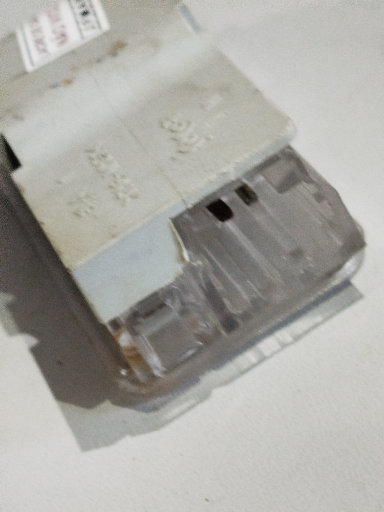 Luz Porta Malas C4 Picasso Glx 2.0 16v 2012  0001 Branca Amarela 4