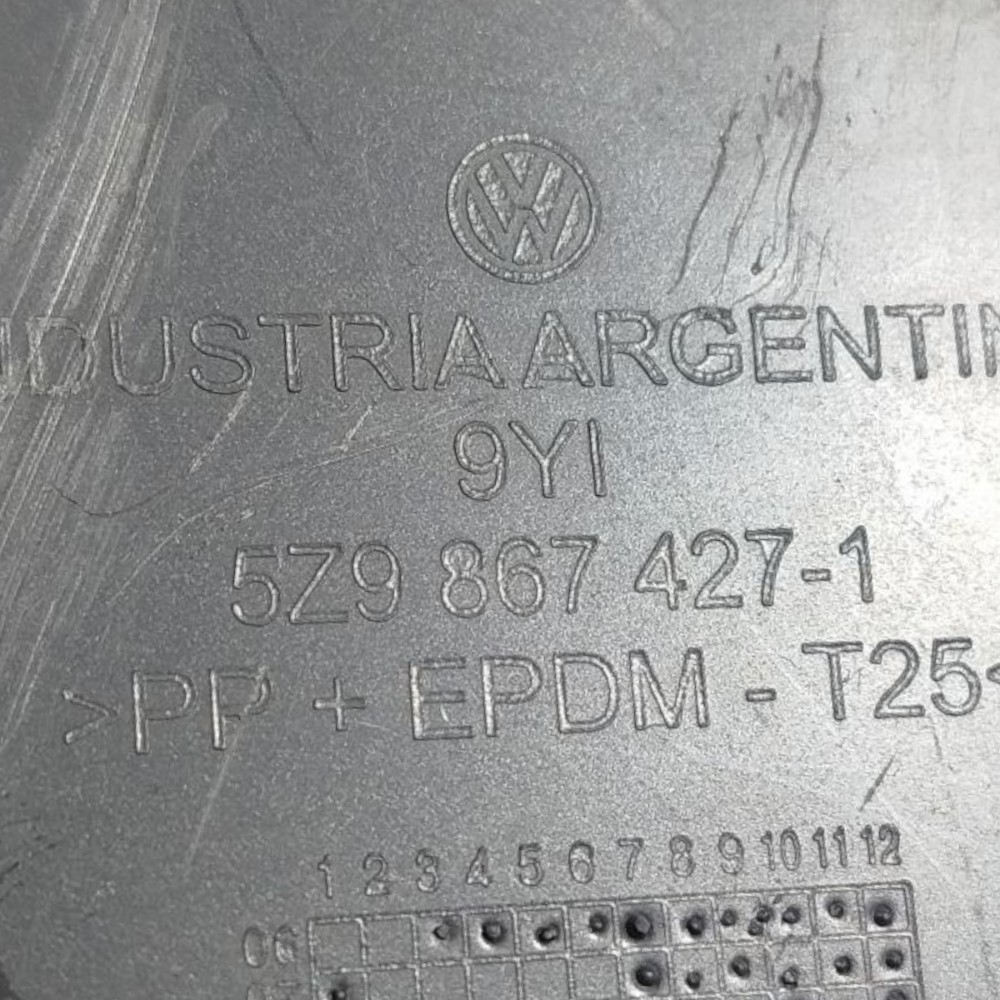 Moldura Tampa Esquerda Porta Malas Vw Spacefox 2009 2010 13