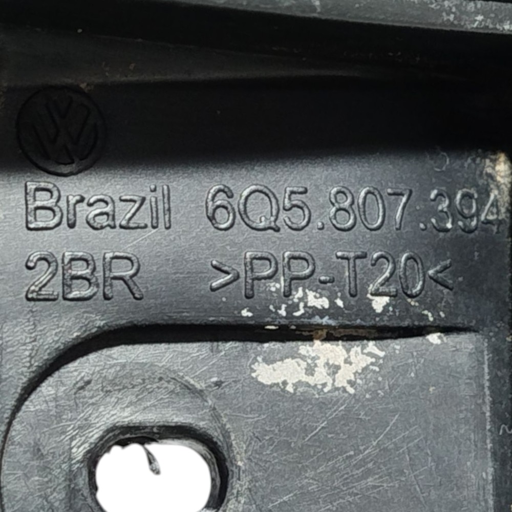 Suporte Parachoque Traseiro Direito Vw Polo Sedan 2003 2004 17