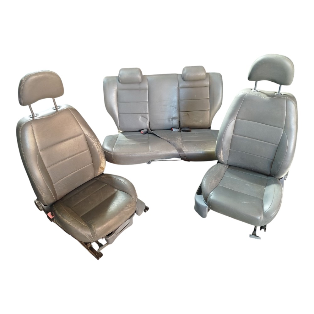 Jogo Bancos Volkswagen Spacefox 2006 2014 Couro Detalhe