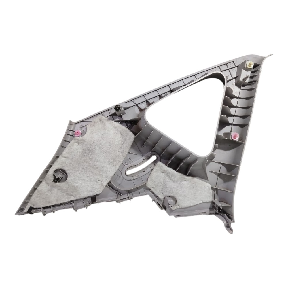 Moldura Coluna Traseira Direita Hyundai I30 2008 2012 9