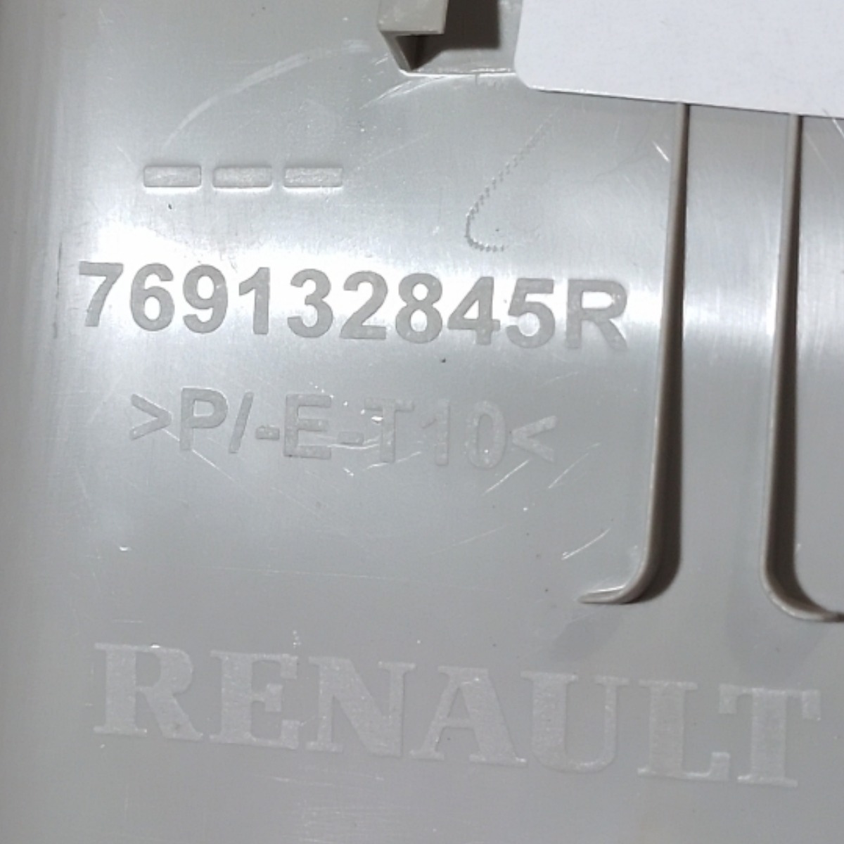 Acabamento Superior Coluna B Direito Renault Sandero 2018 13