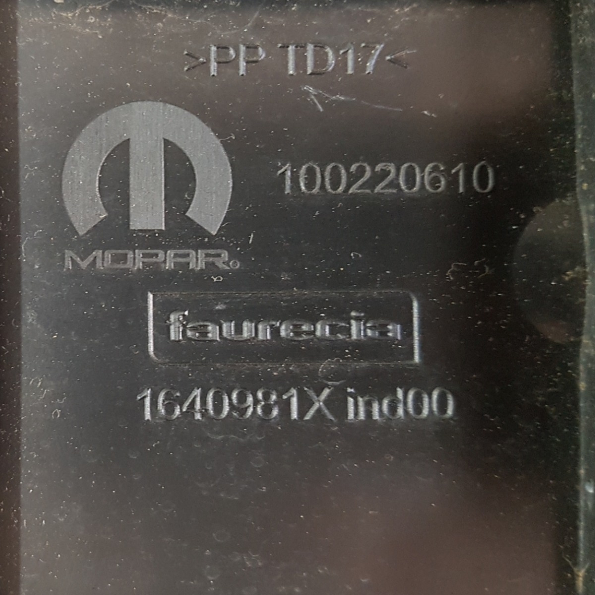 Suporte Placa Jeep Renegade 2021 Original Usado 5