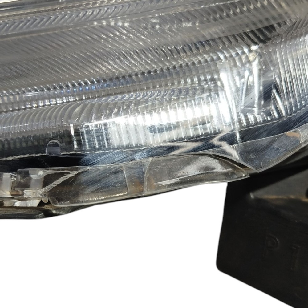 Farol Direito Nissan March 2012 Avaria Direito/passageiro 8