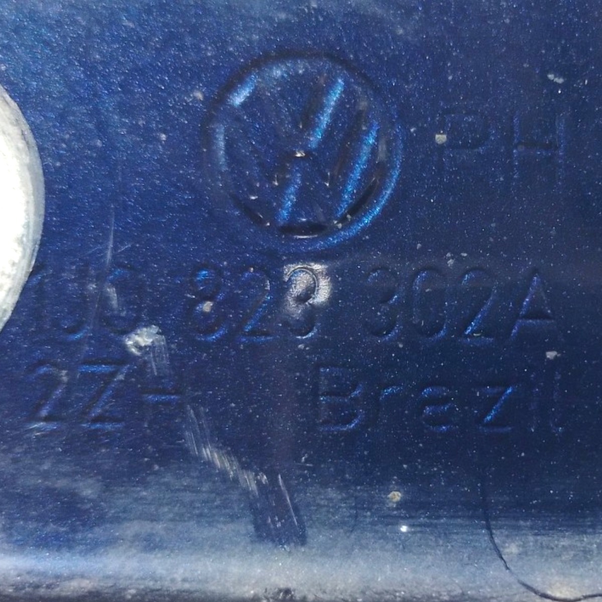 Dobradiça Braço Capô Vw Golf 1999 2000 2001 2006 7