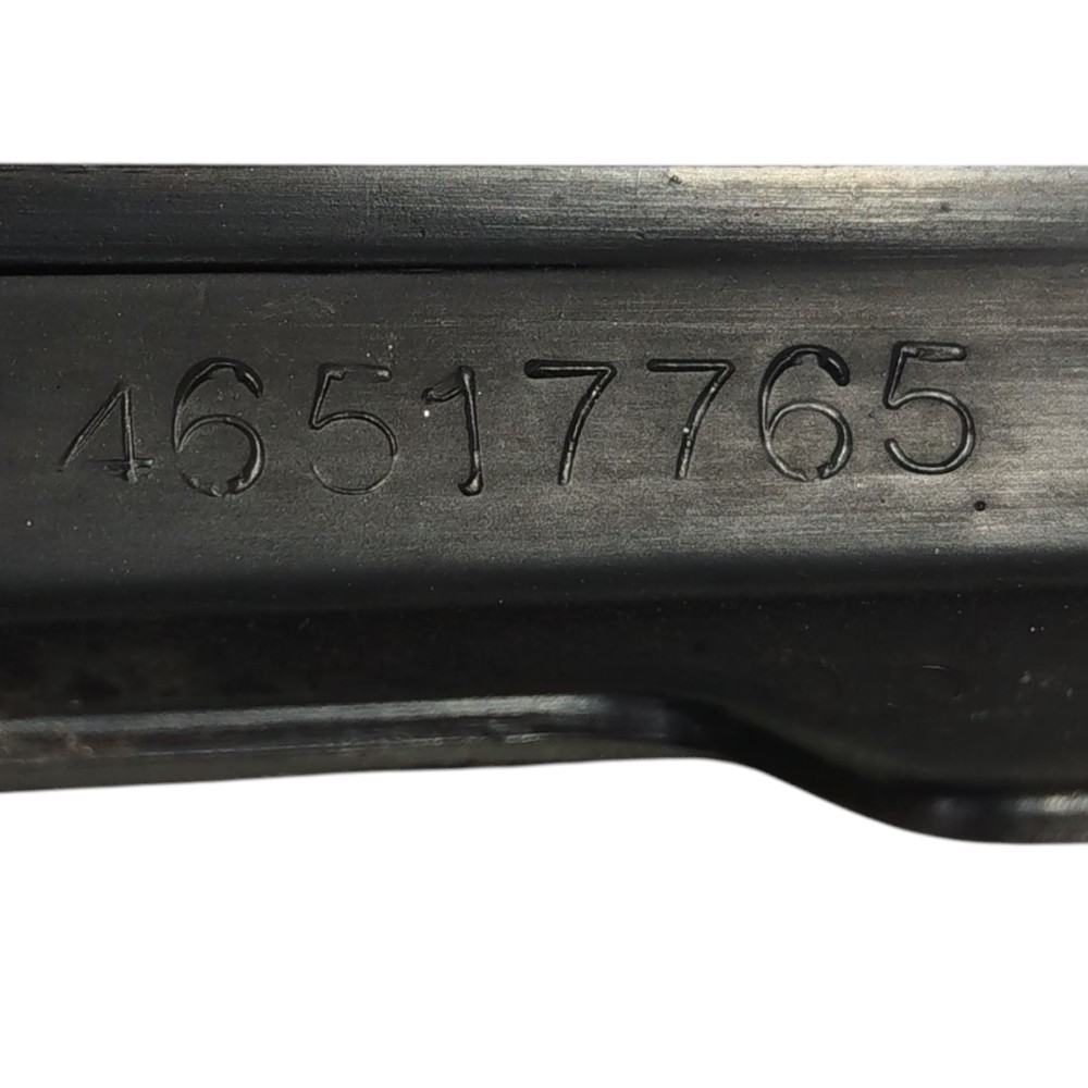 Moldura Friso Direito Parabrisa Fiat Palio Siena 1996 2004 17