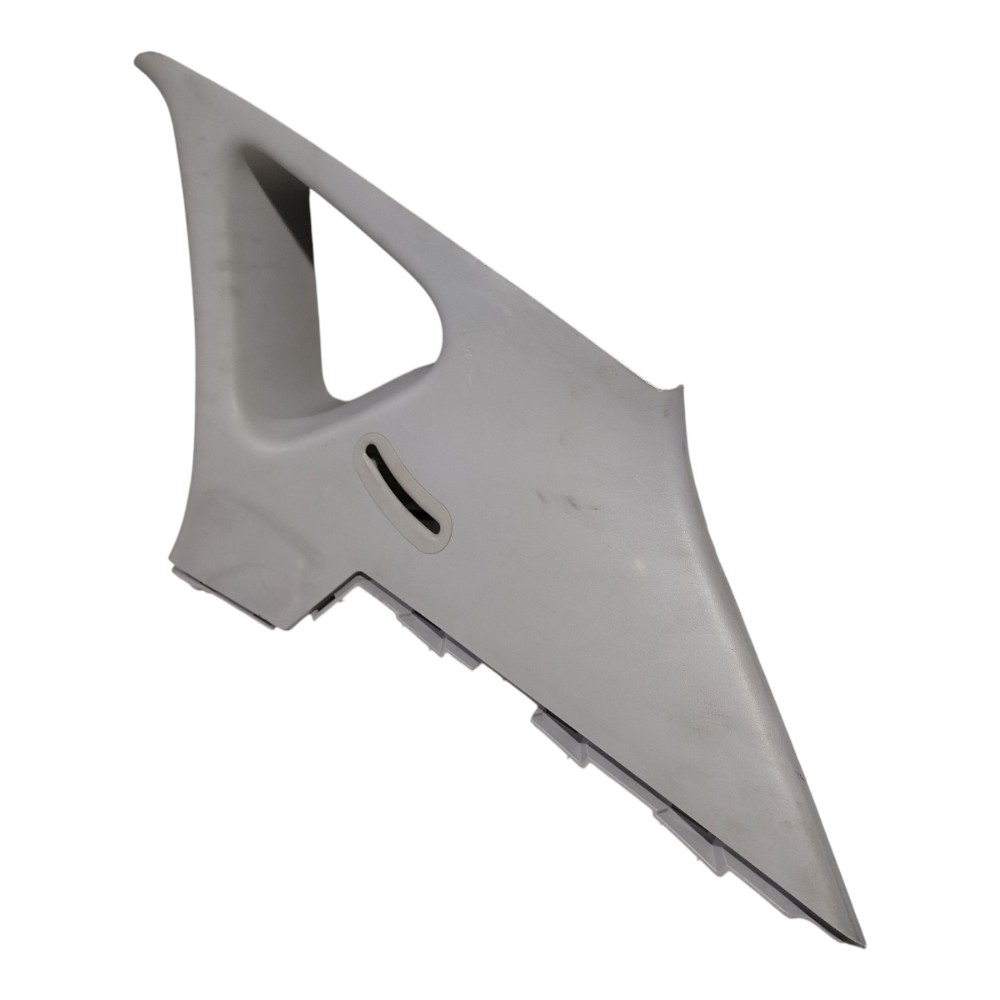 Moldura Coluna Traseira Direita Hyundai I30 2008 2012 5