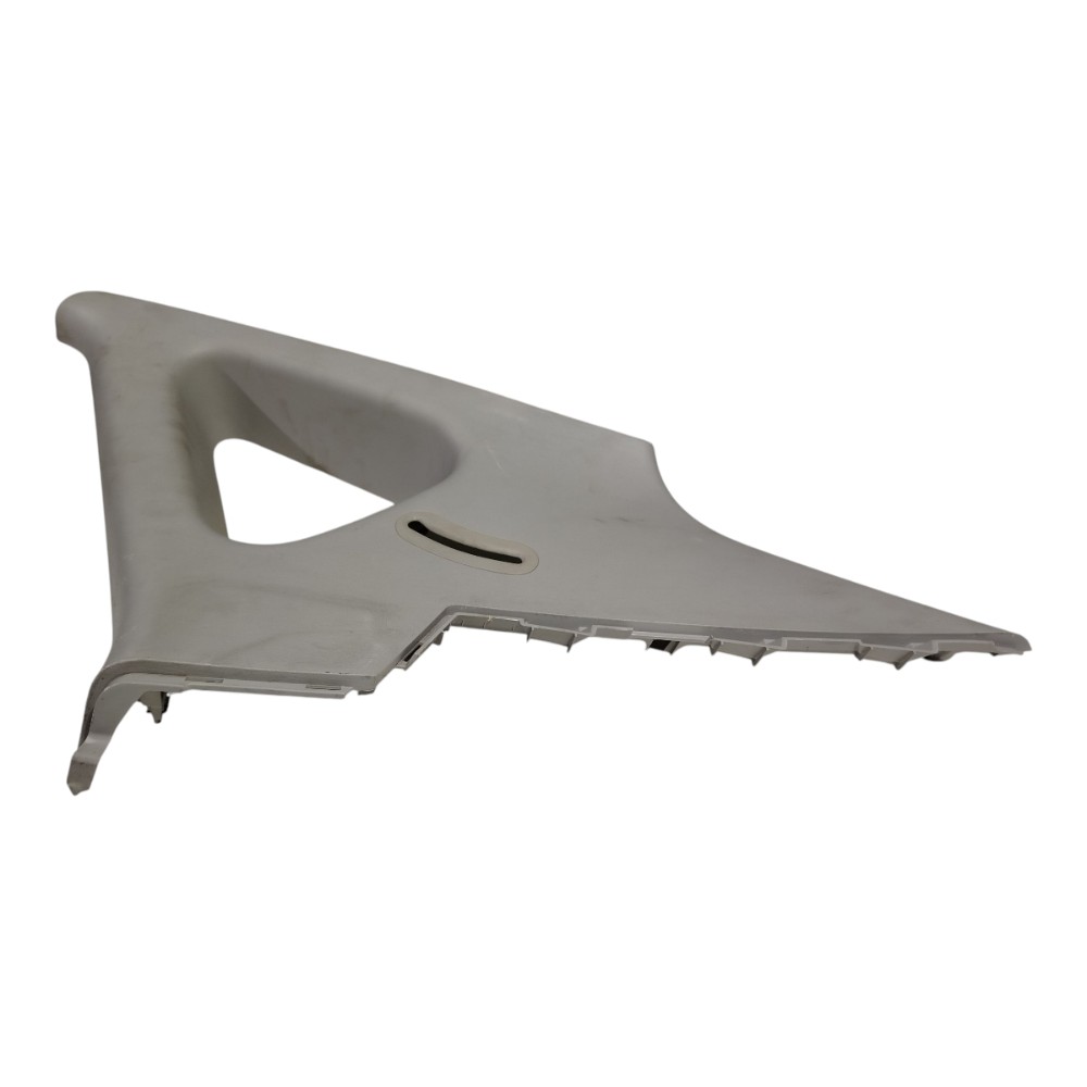 Moldura Coluna Traseira Direita Hyundai I30 2008 2012 7