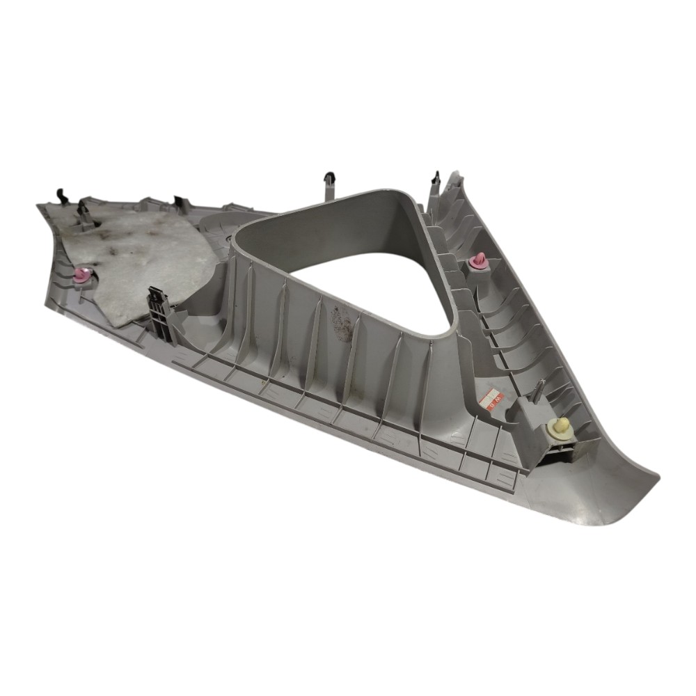 Moldura Coluna Traseira Esquerda Hyundai I30 2008 2012 15