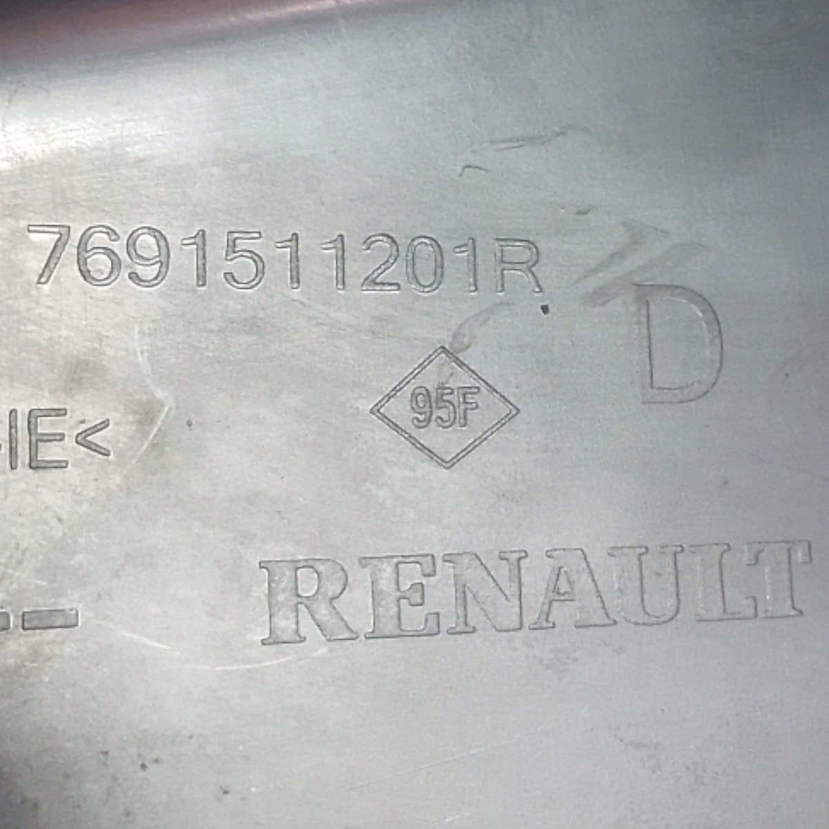 Acabamento Inferior Coluna B Direito Renault Sandero 2018 15