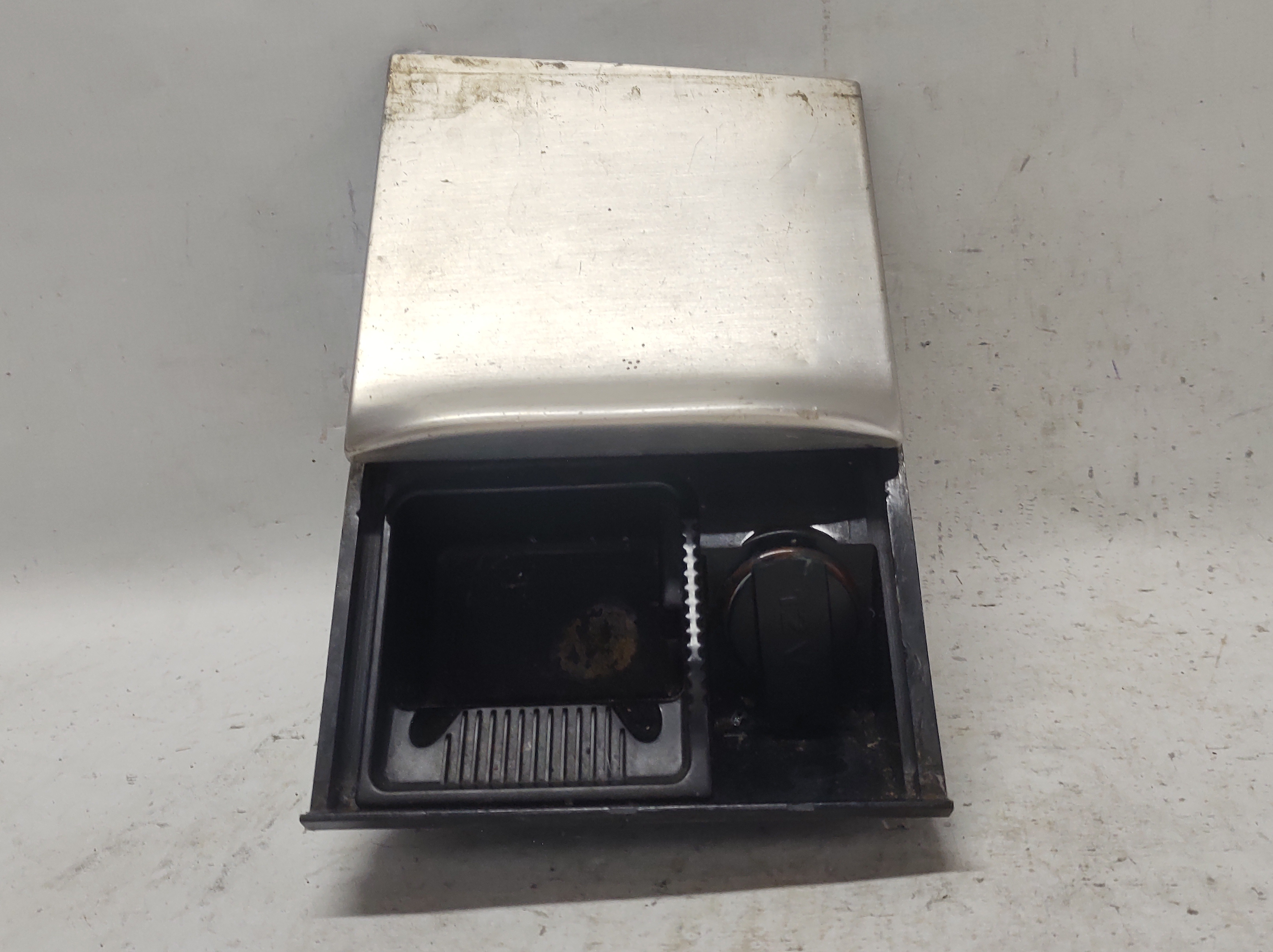 Conzeiro Console Central Com Tomada Golf 99 A 6 1j0857961 10