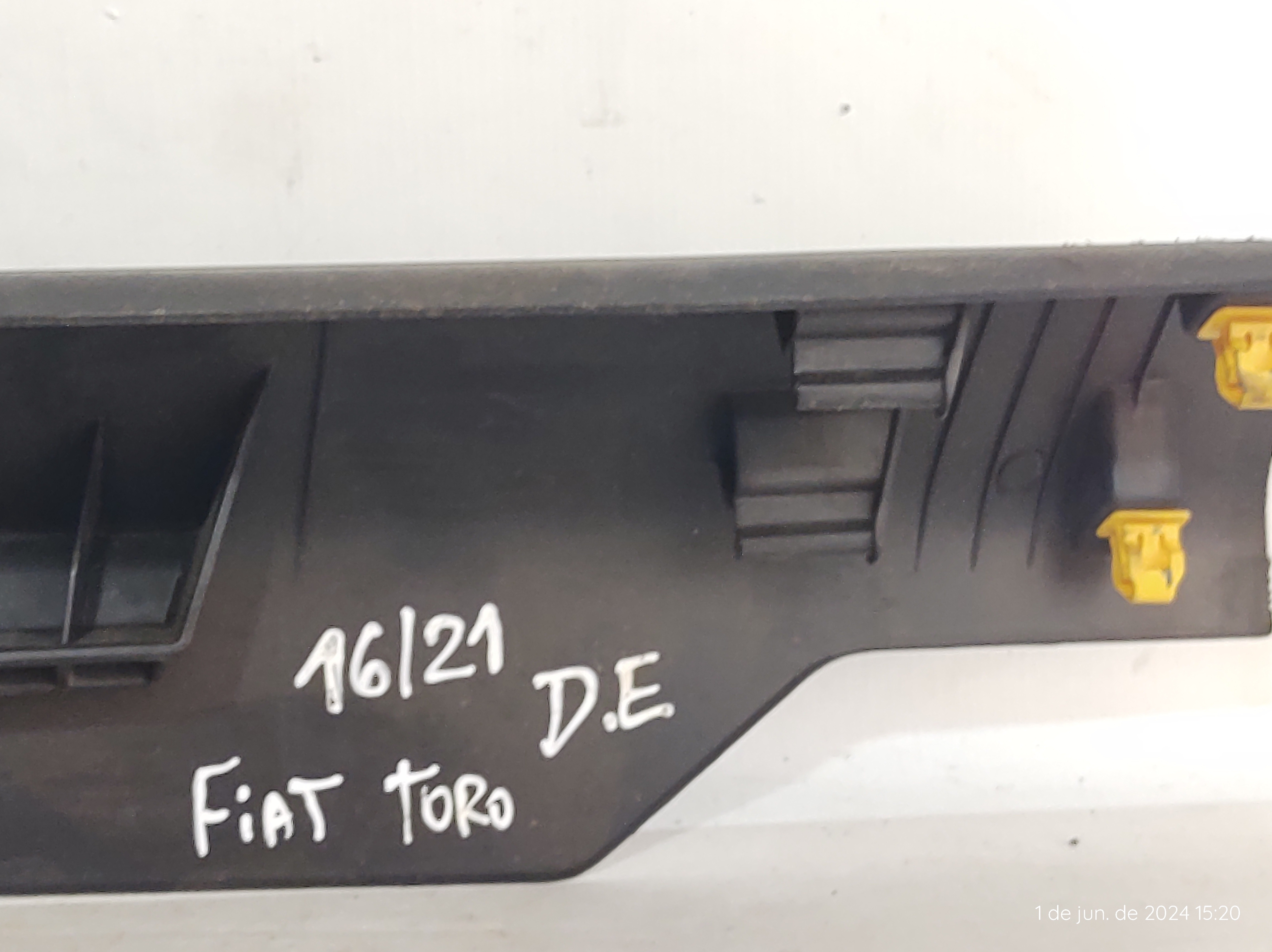Moldura Soleira Dianteira Esquerda Toro 16 A 21 532827670 Preto 4