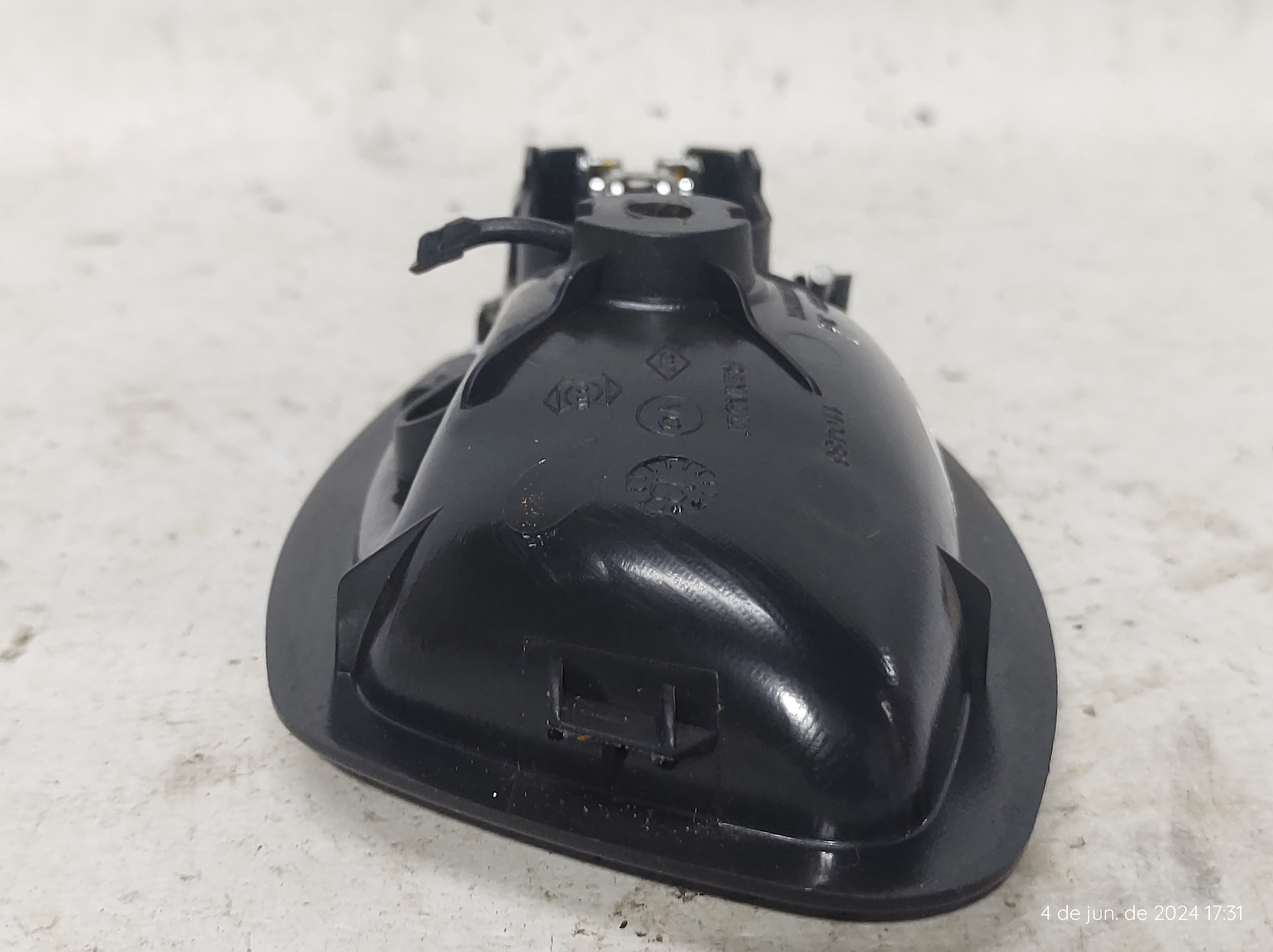 Maçaneta Int Dianteira Direita Fluence 12 A 15 826720001r – Cromada – Dianteira 6