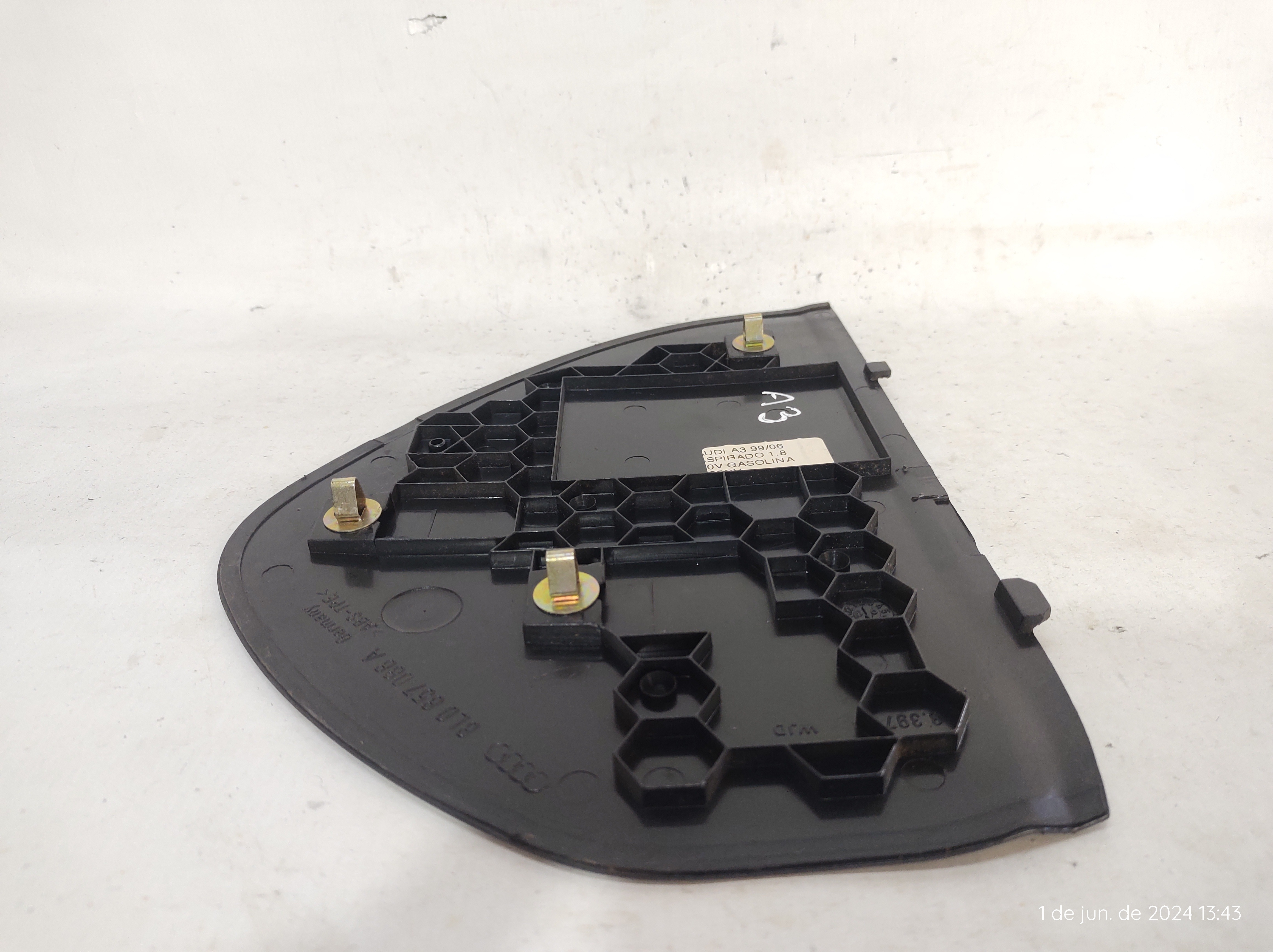 Moldura Lateral Direita Painel Audi A3 99 A 6 8l0856085a 2