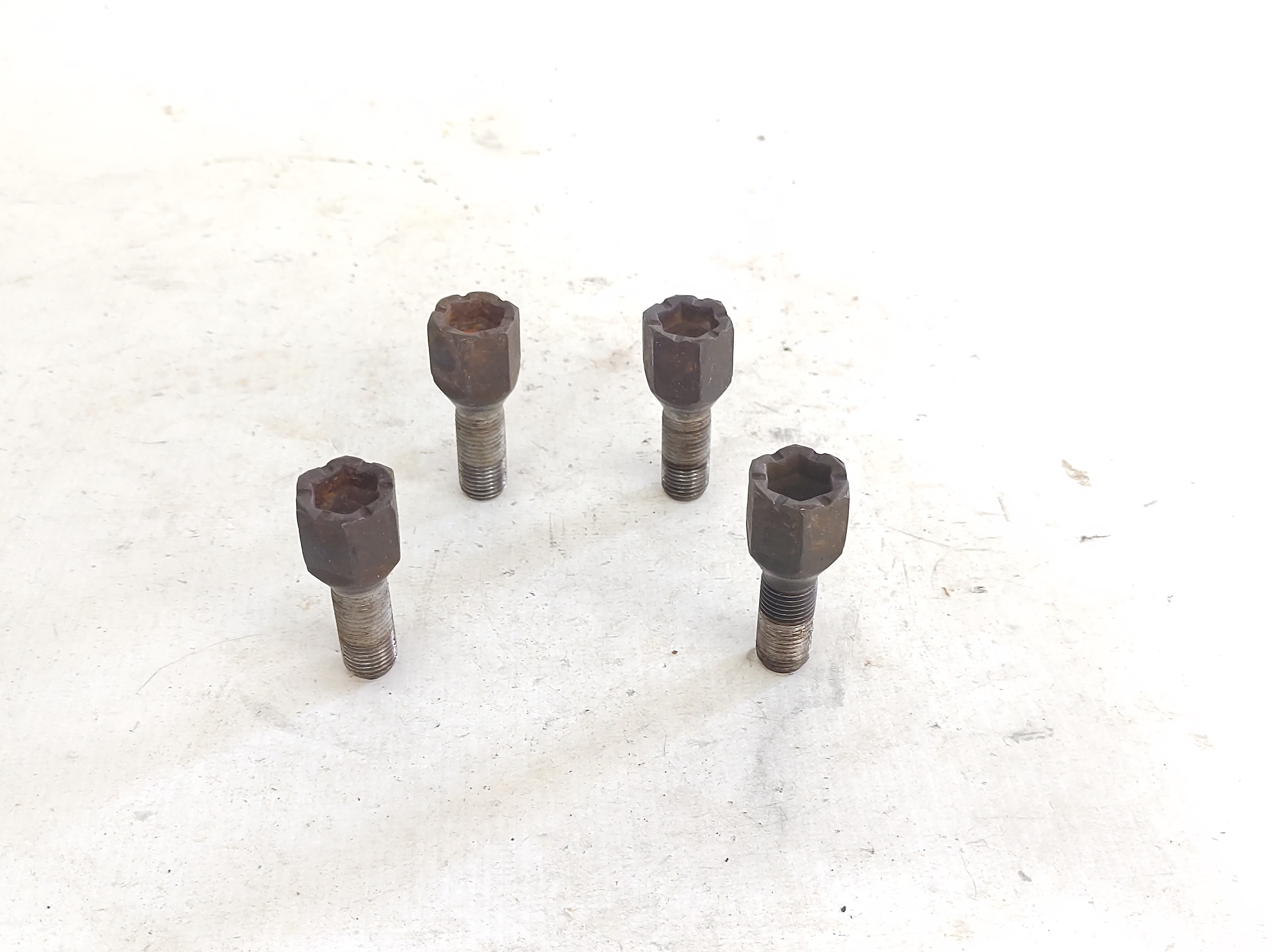 Kit 4 Parafusos Roda Uno Mille 2004 2005 A 2011 Original 3