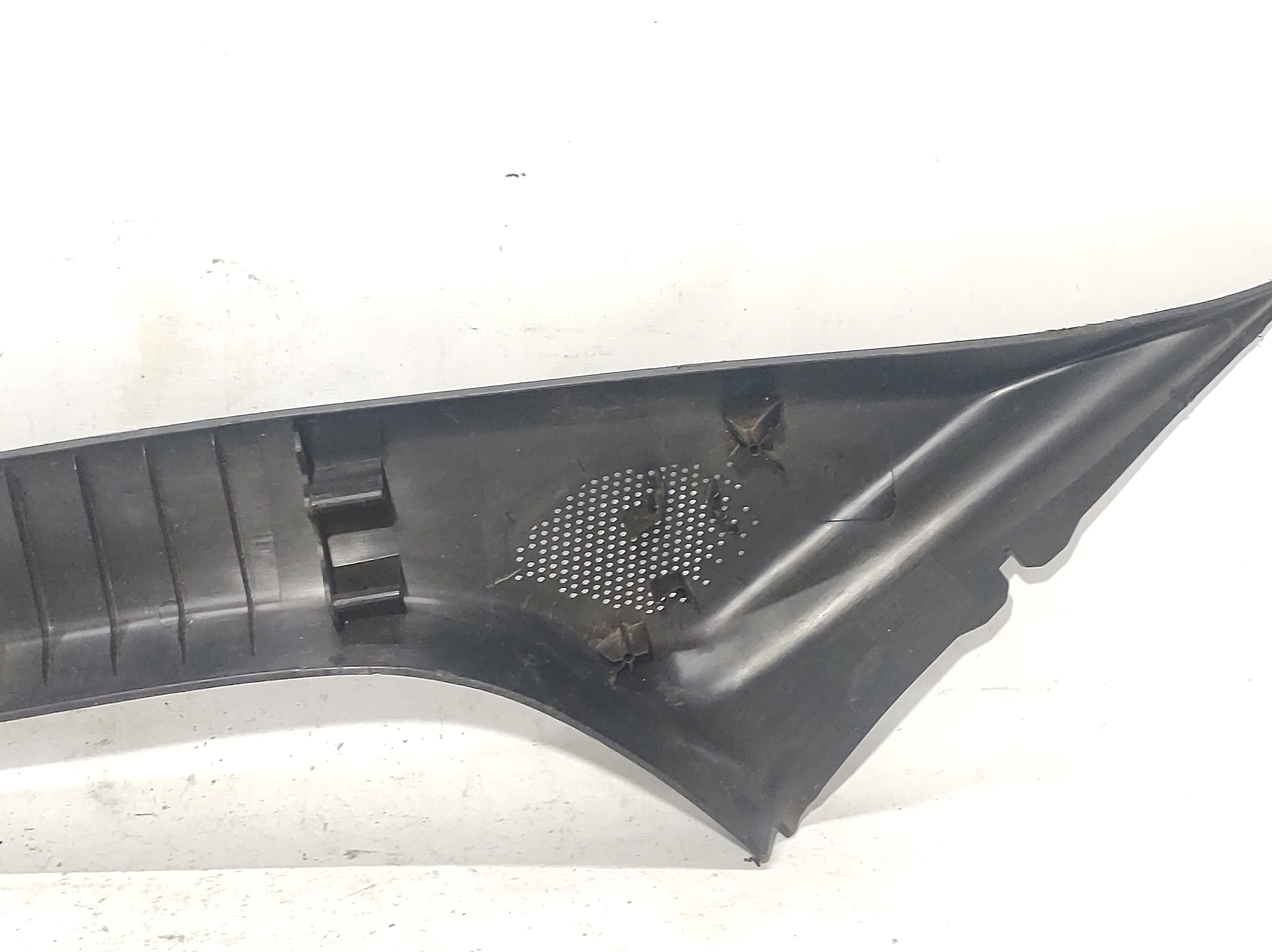 Moldura Direita Coluna Parabrisa Strada 20 A 23 800006258 6