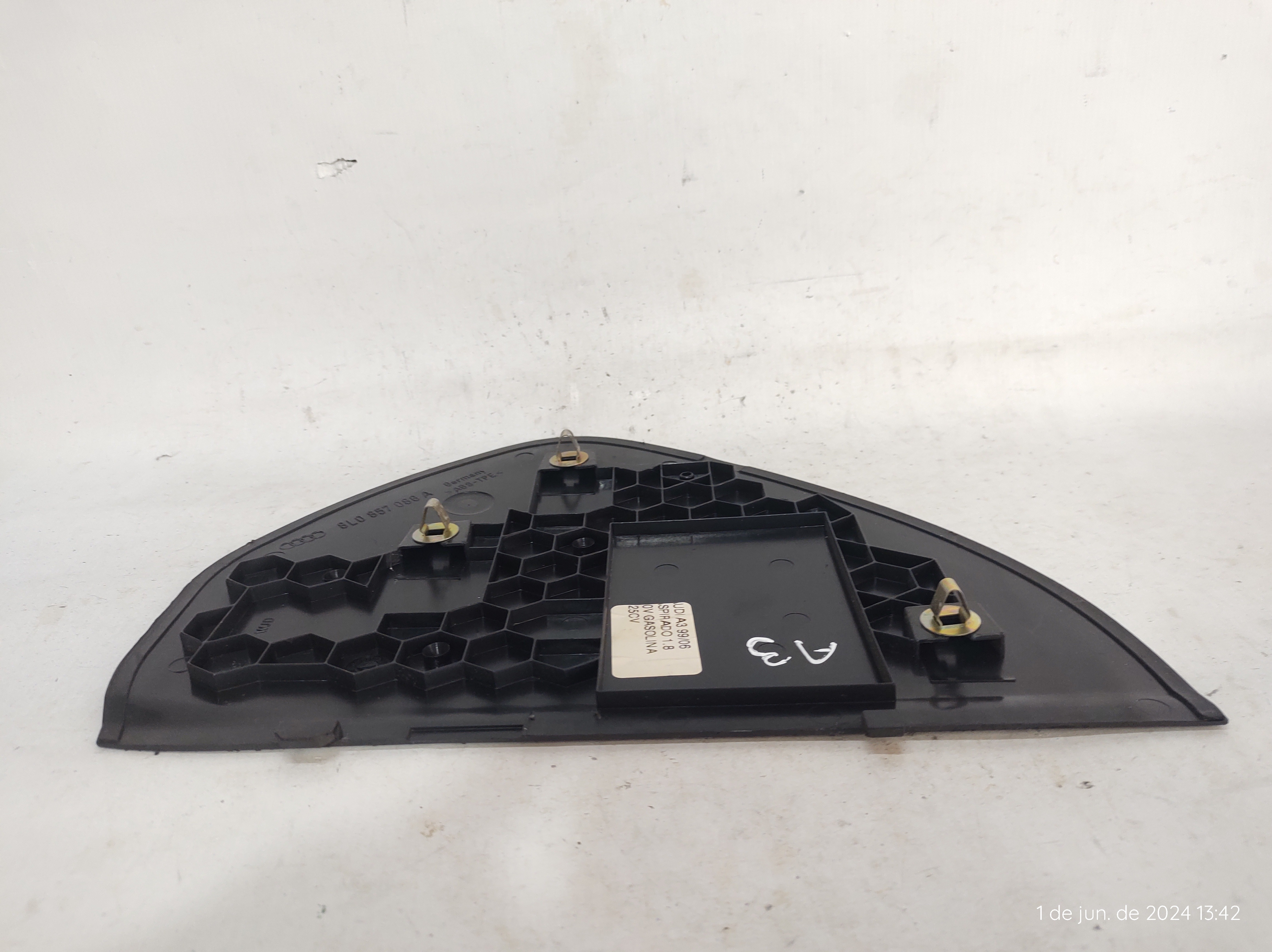 Moldura Lateral Direita Painel Audi A3 99 A 6 8l0856085a 7