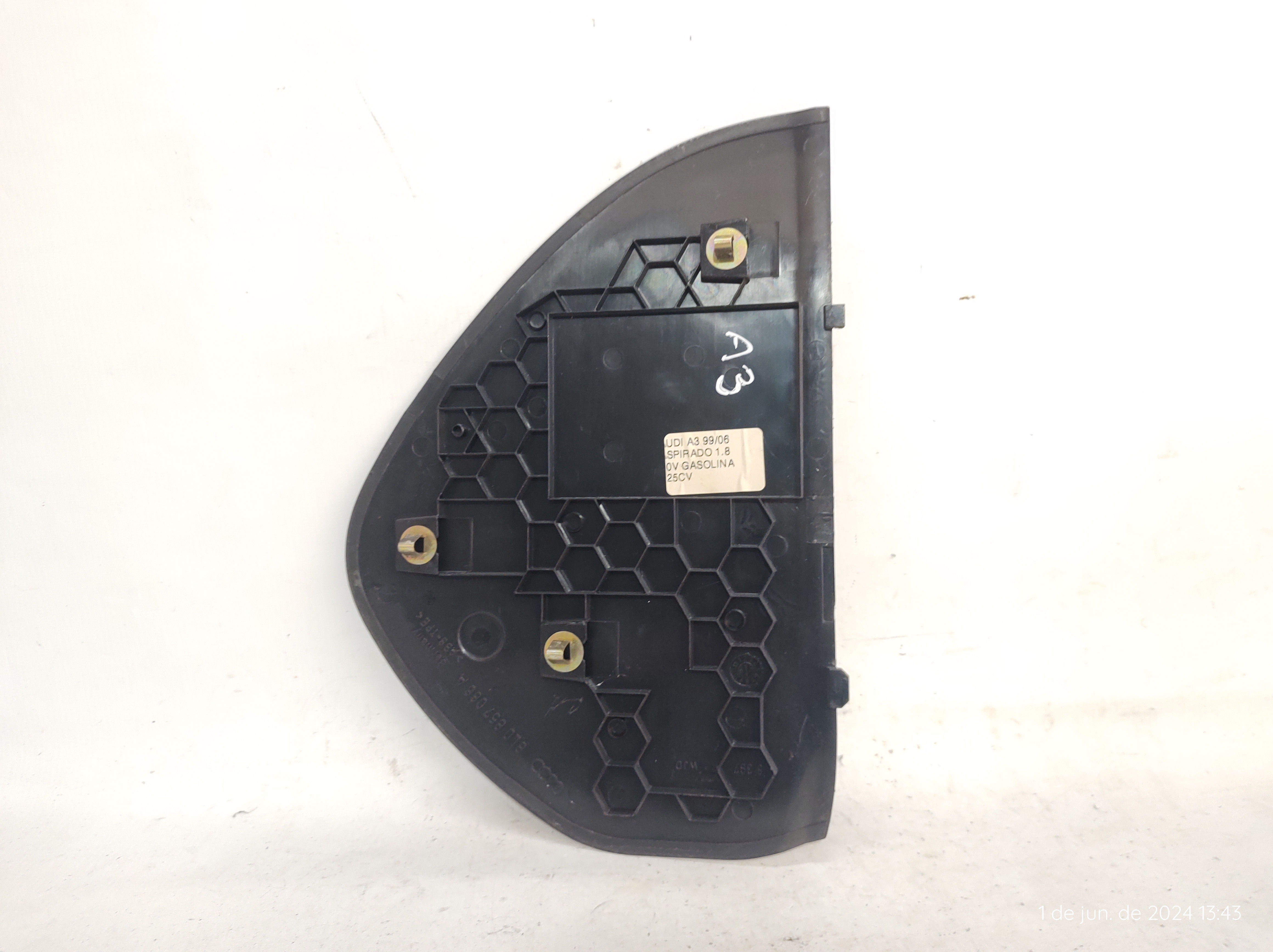 Moldura Lateral Direita Painel Audi A3 99 A 6 8l0856085a 4