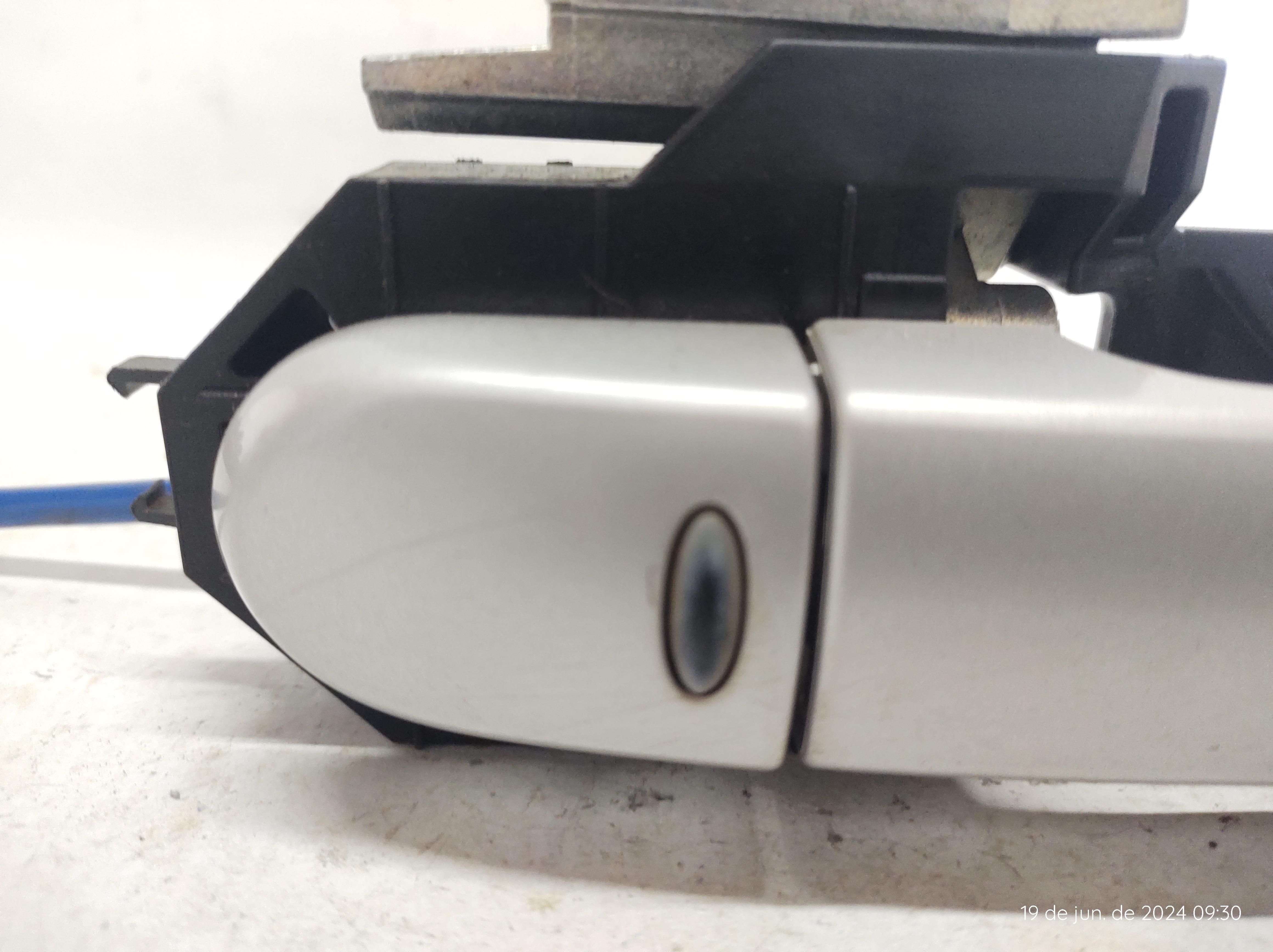 Maçaneta Ext Dianteira Direita Nissan Tiida 08/2013 Original Prata Dianteira 2