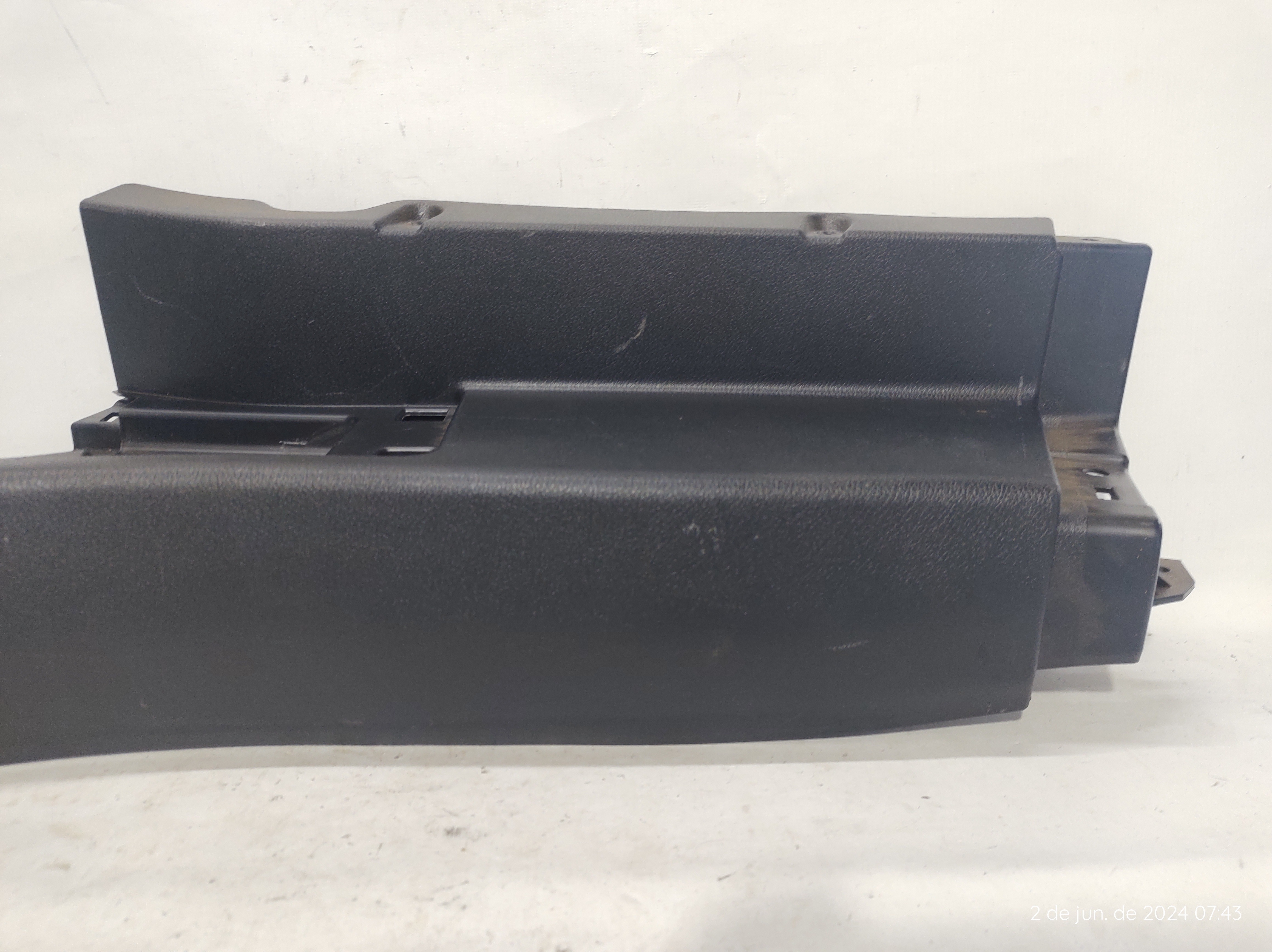 Moldura Coluna Traseira Esquerda Toro 16 A 21 1002176680 3