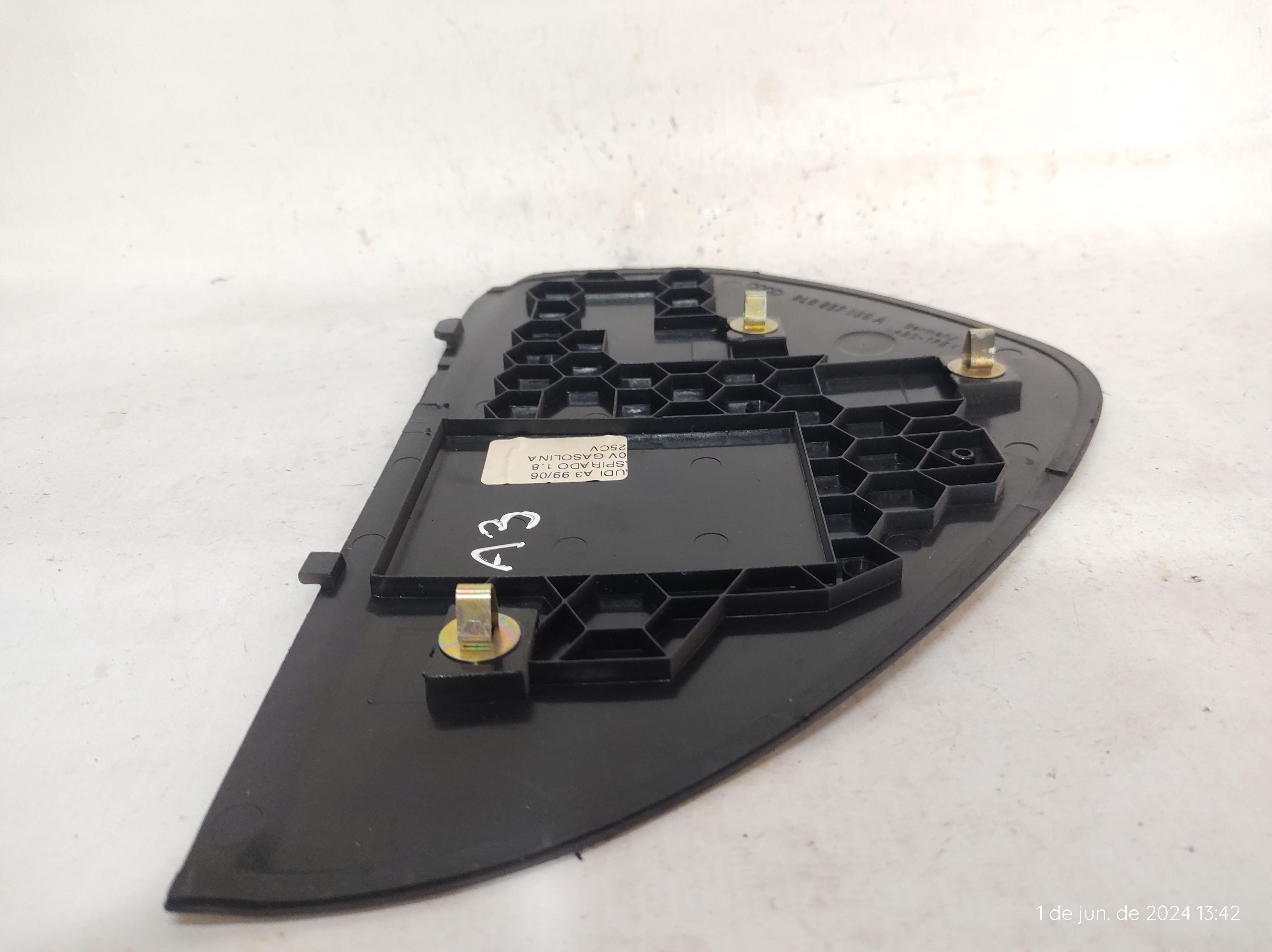 Moldura Lateral Direita Painel Audi A3 99 A 6 8l0856085a 6