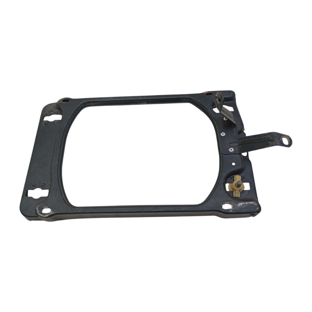 Suporte Fixação Farol Cibie Santana Quantum Até 1990 Direito