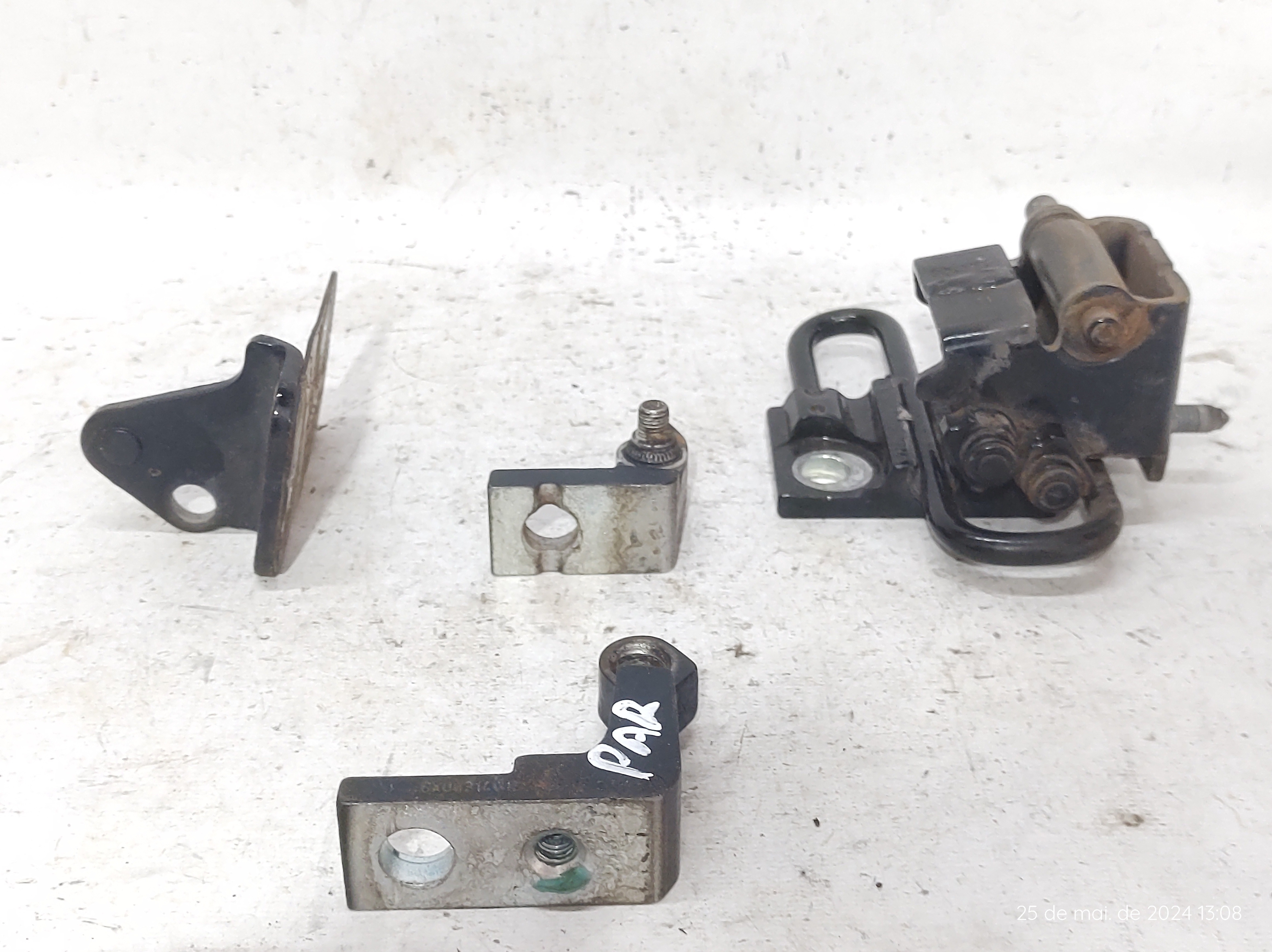 Dobradiça Traseira Esquerda Golf 99 A 13 1j4833412 2