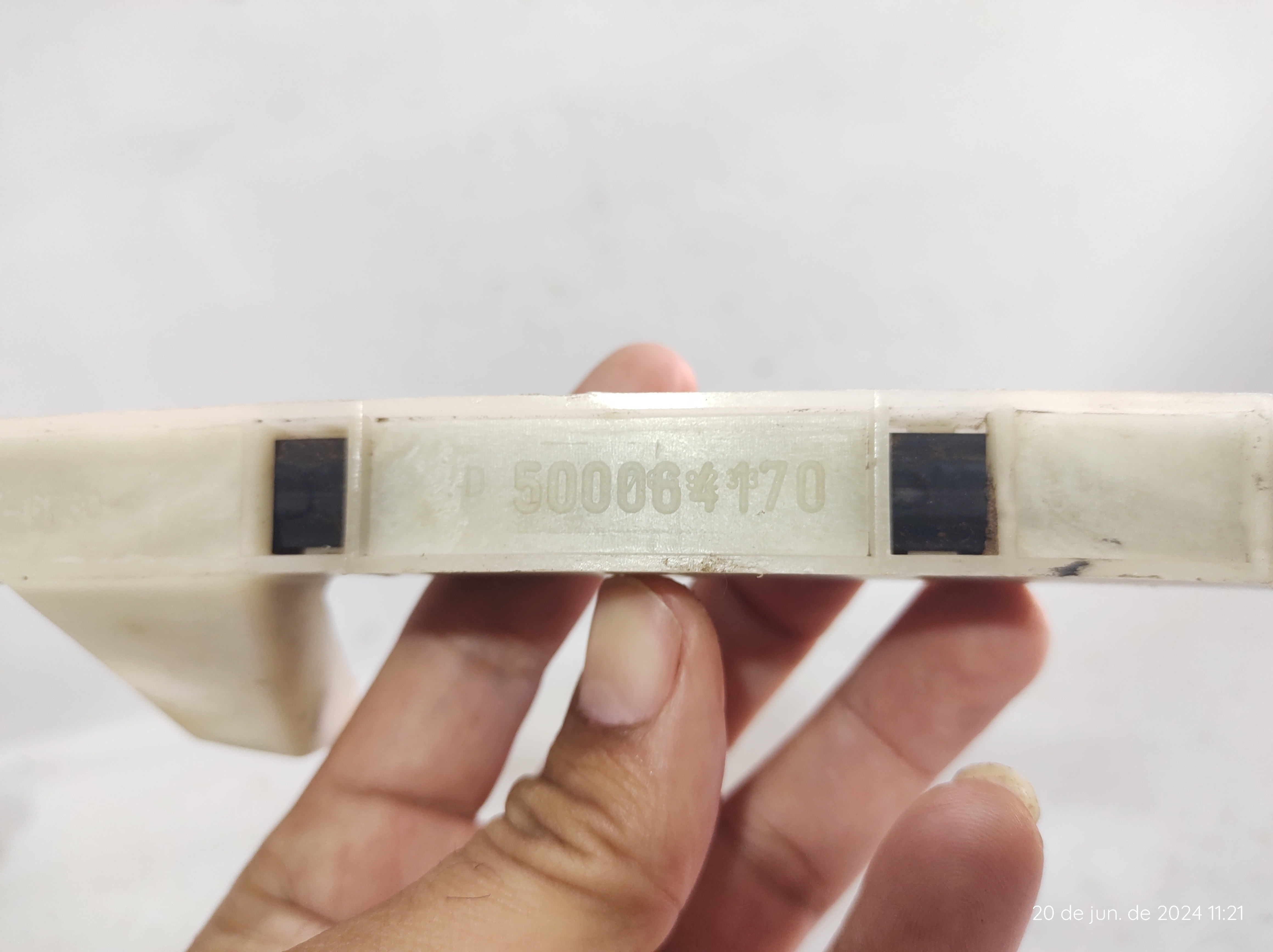 Guia Vidro Traseiro Direito Uno Mille 04 A 11 500064170 2