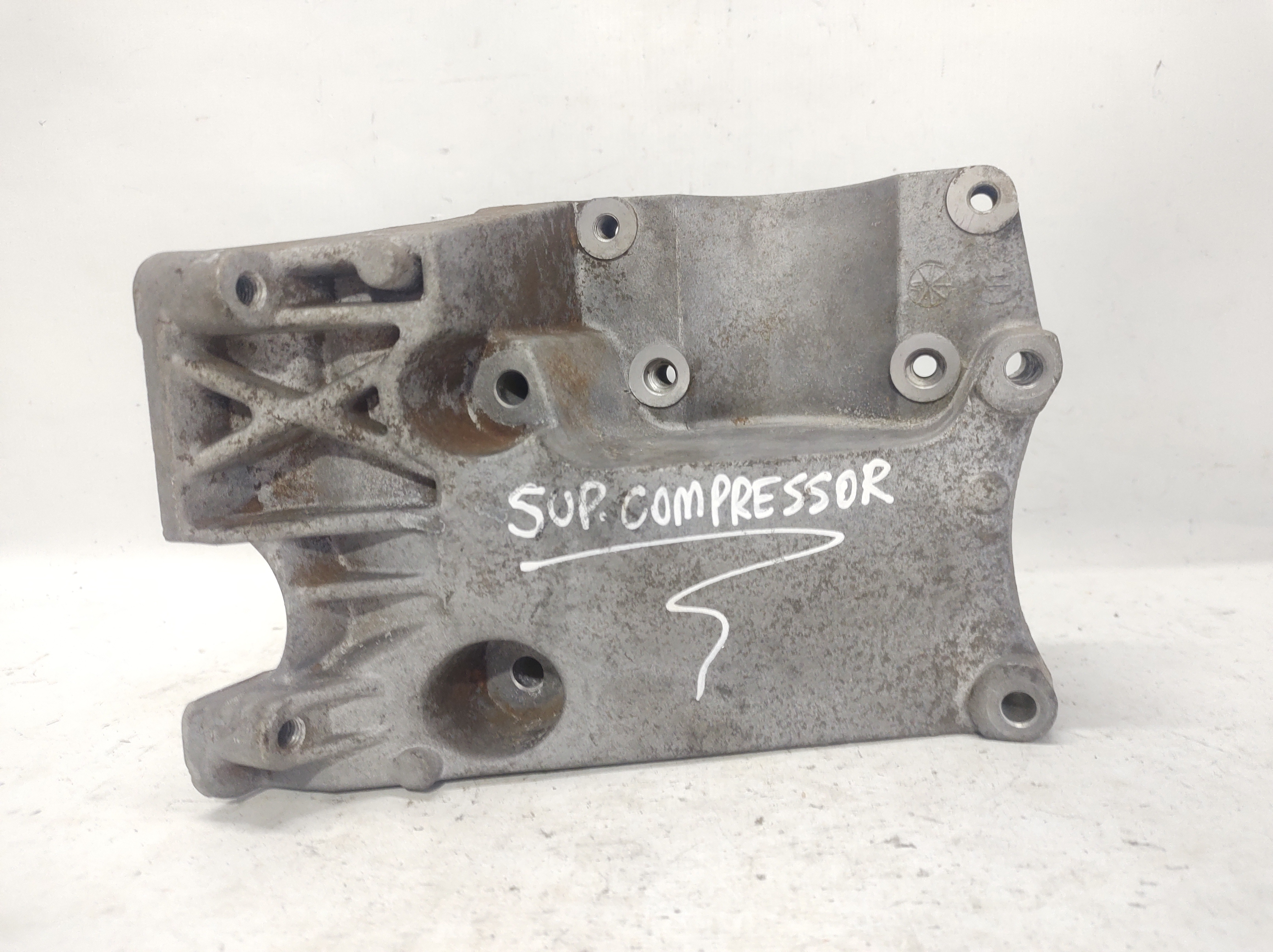 Suporte Compressor Focus 1.6 16v 09a 13 4m5019d624cd 6