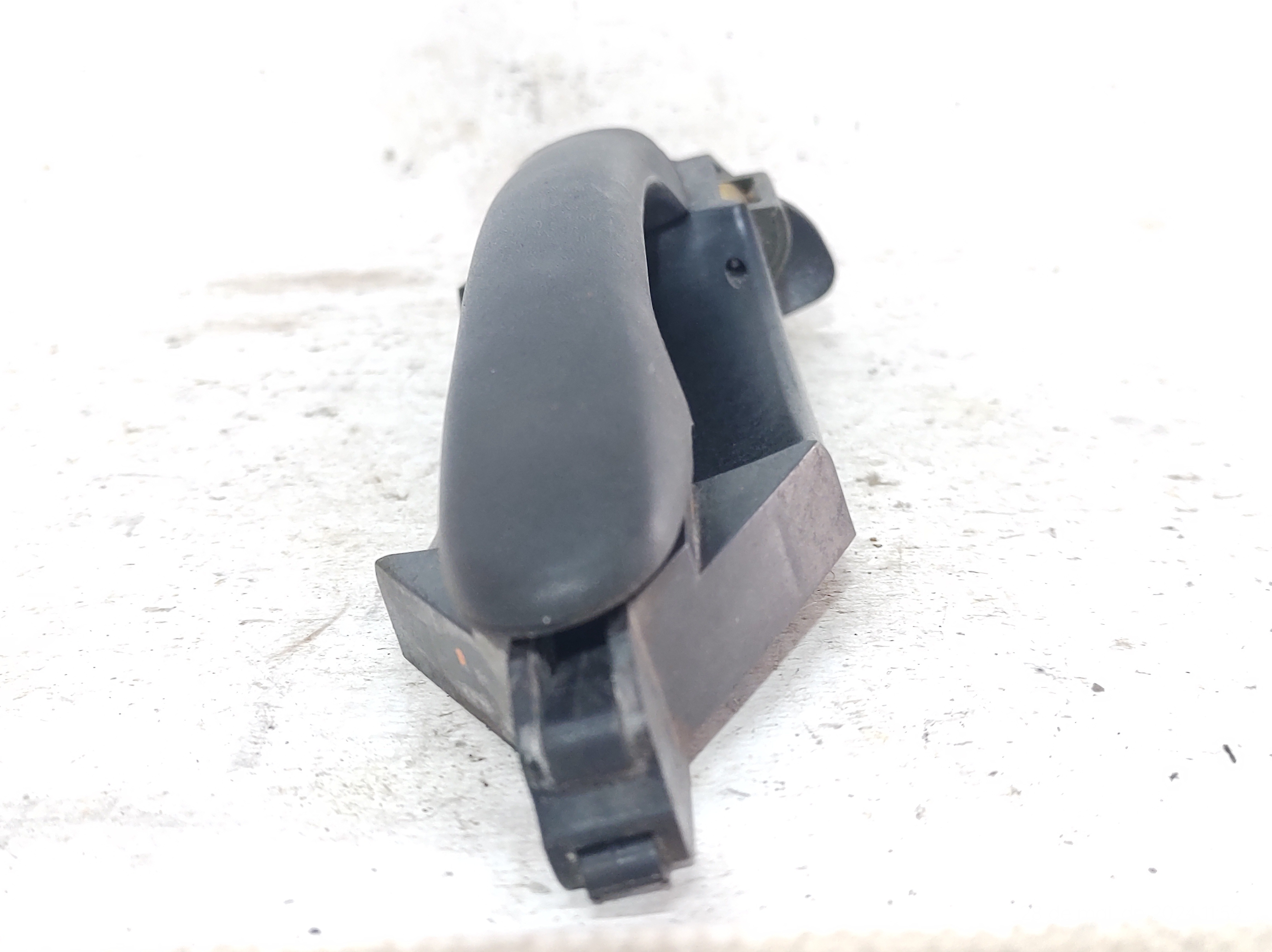 Maçaneta Ext Traseira Direita Palio Siena 4 A 12  Preto Traseira 2