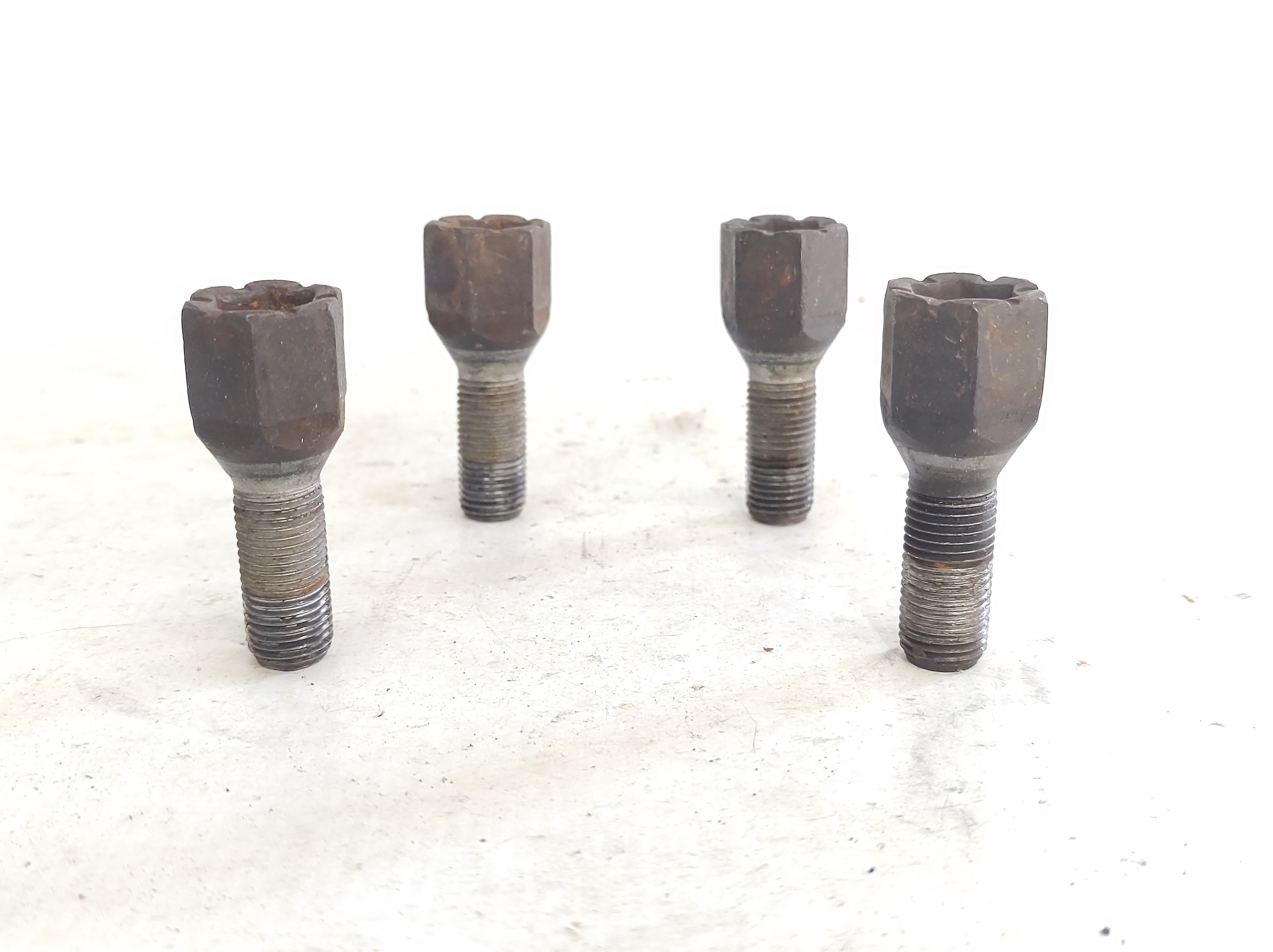 Kit 4 Parafusos Roda Uno Mille 2004 2005 A 2011 Original 2