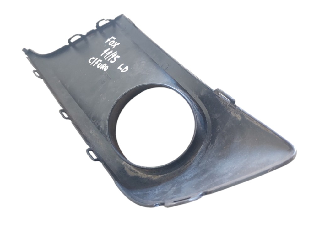 Moldura Direita Farol Milha Fox 2011 A 2015 Com Avaria Preto Direito 3