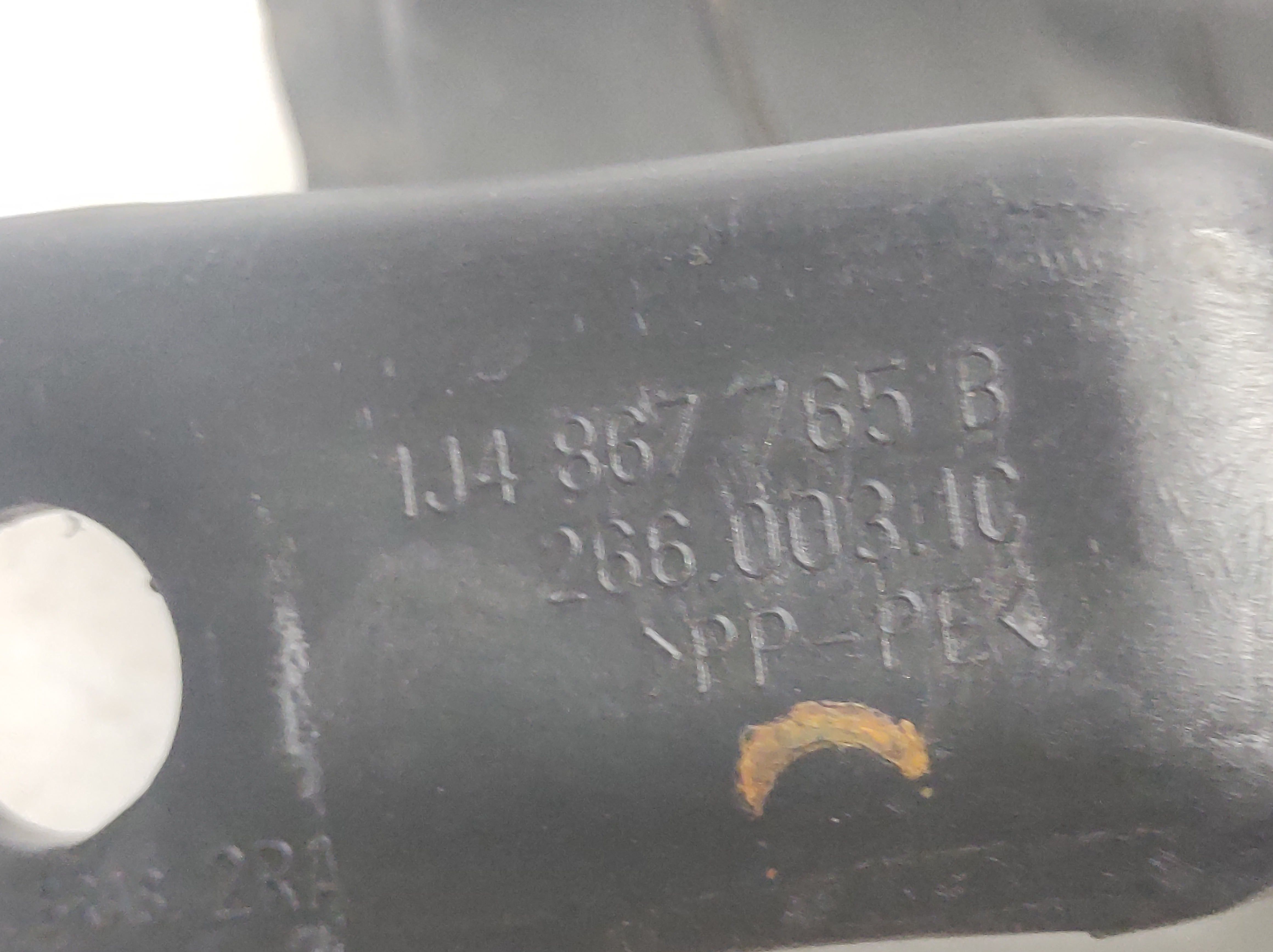 Moldura Inf Caixa Roda Tras Esquerda Golf 99 A 6 1j4867765 7