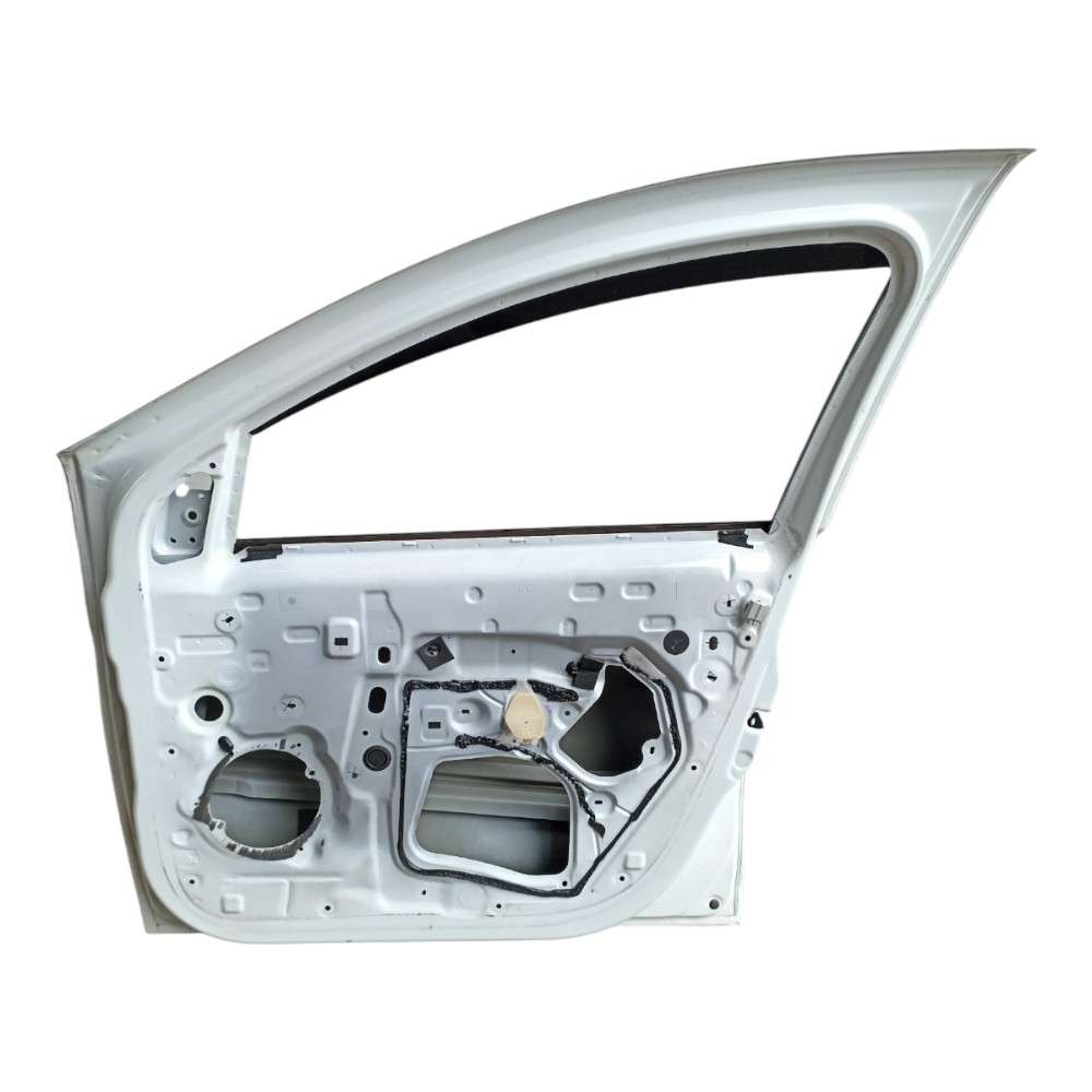 Porta Dianteira Direita Sandero 2015 A 2019 Com Avaria  Dianteira Direito Branco 6