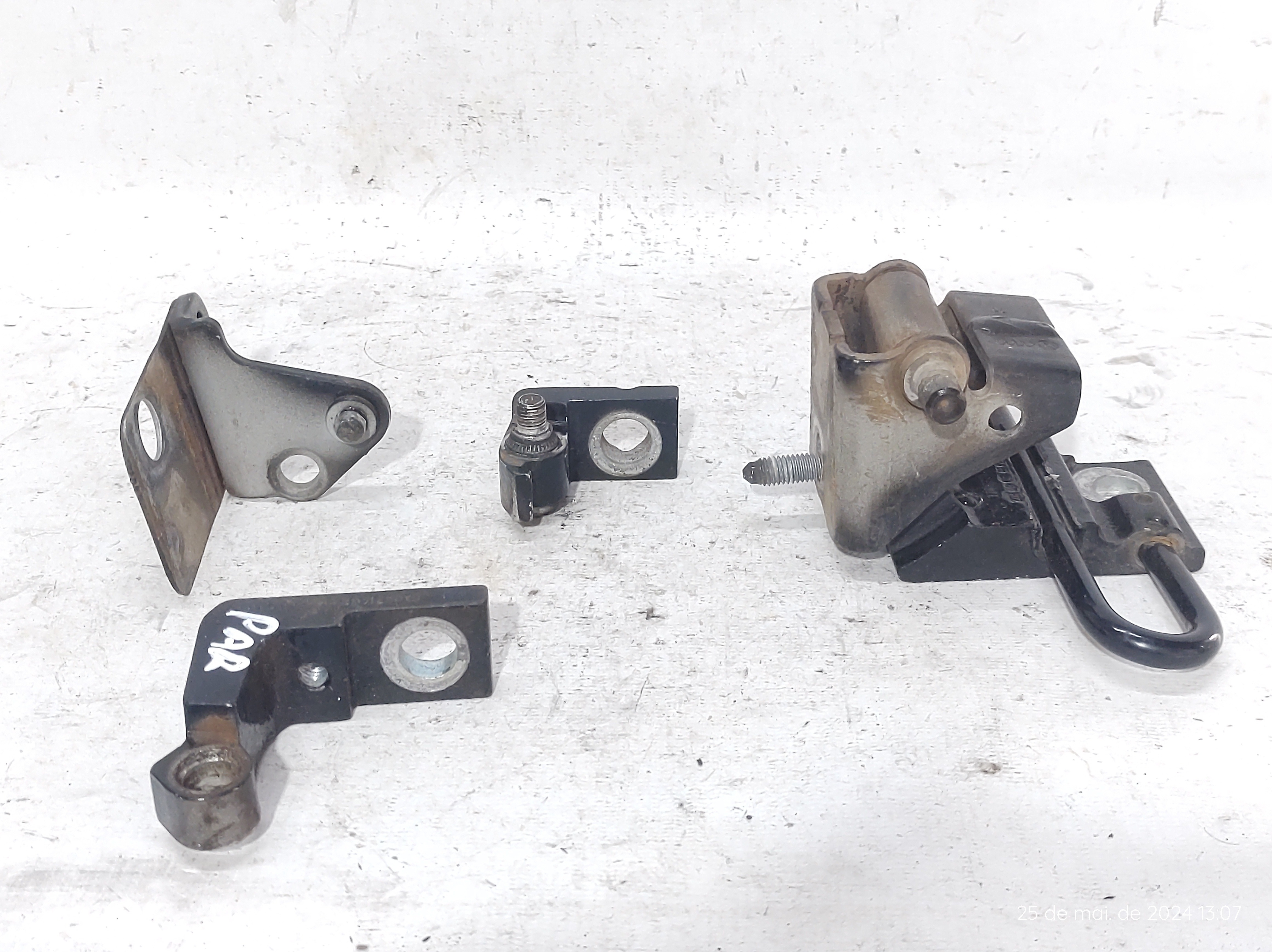Dobradiça Traseira Esquerda Golf 99 A 13 1j4833412 4