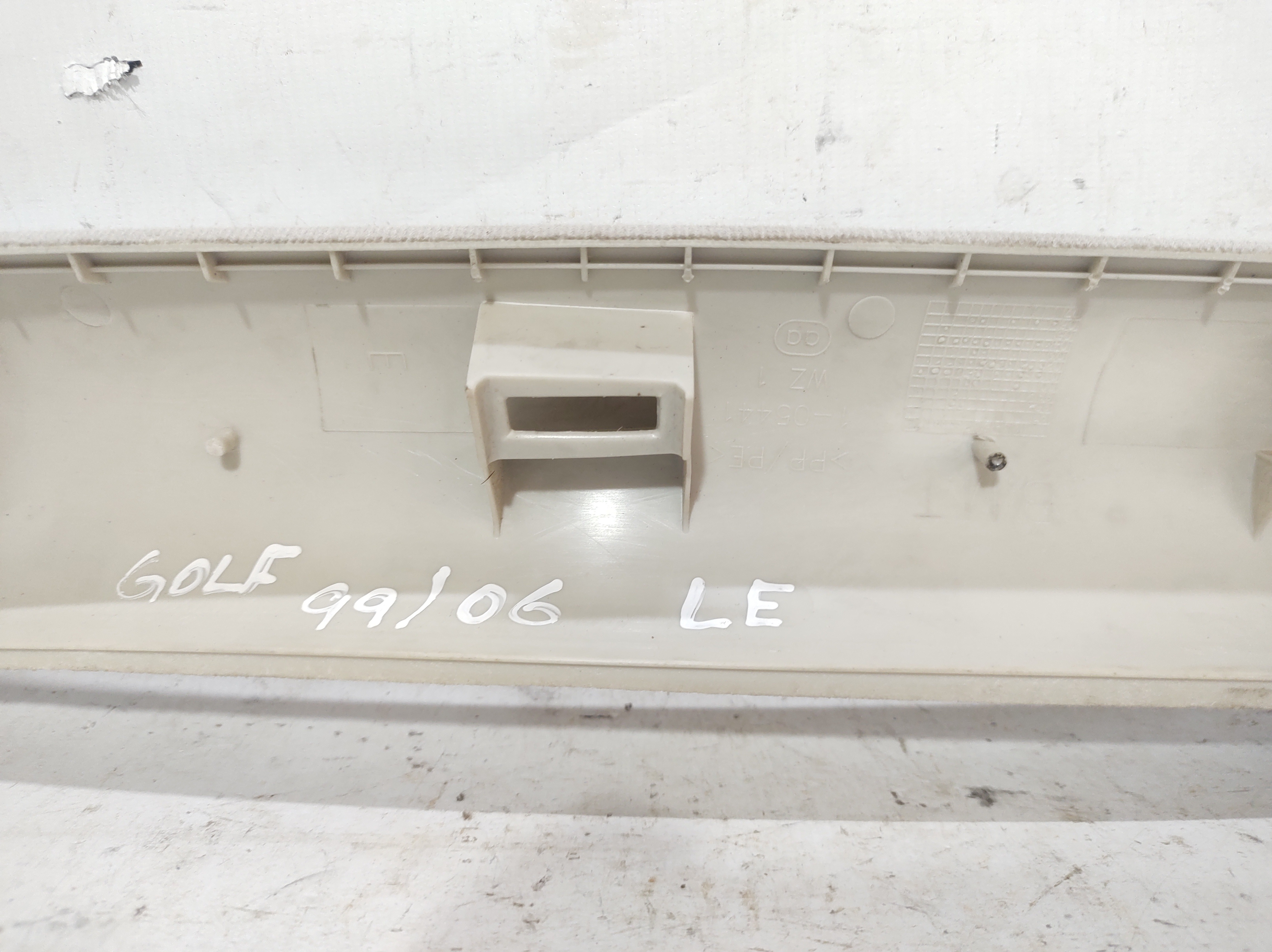 Moldura Coluna Esquerda Parabrisa Golf 99/06 1j0867233 Origi 4