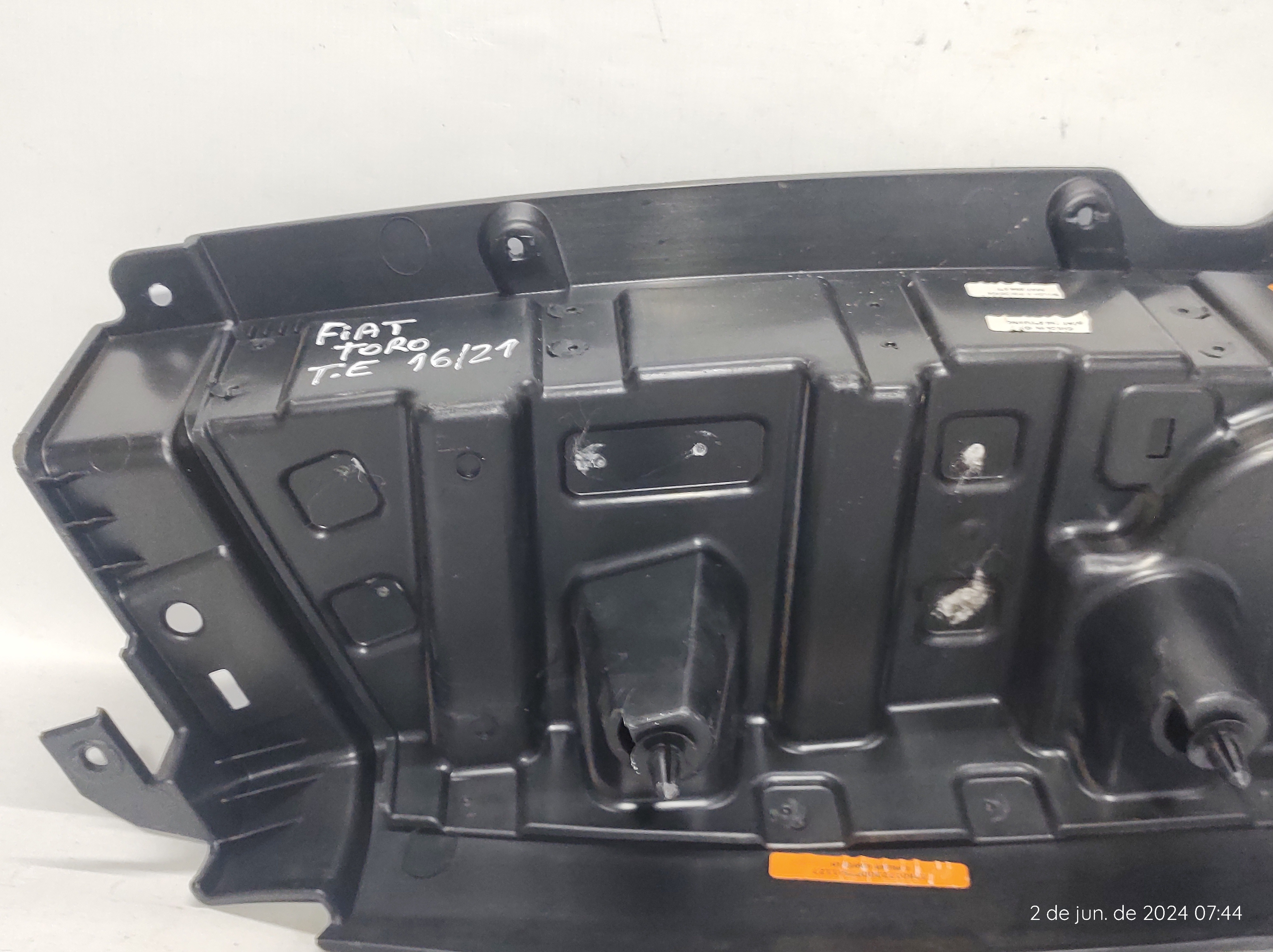Moldura Coluna Traseira Esquerda Toro 16 A 21 1002176680 6