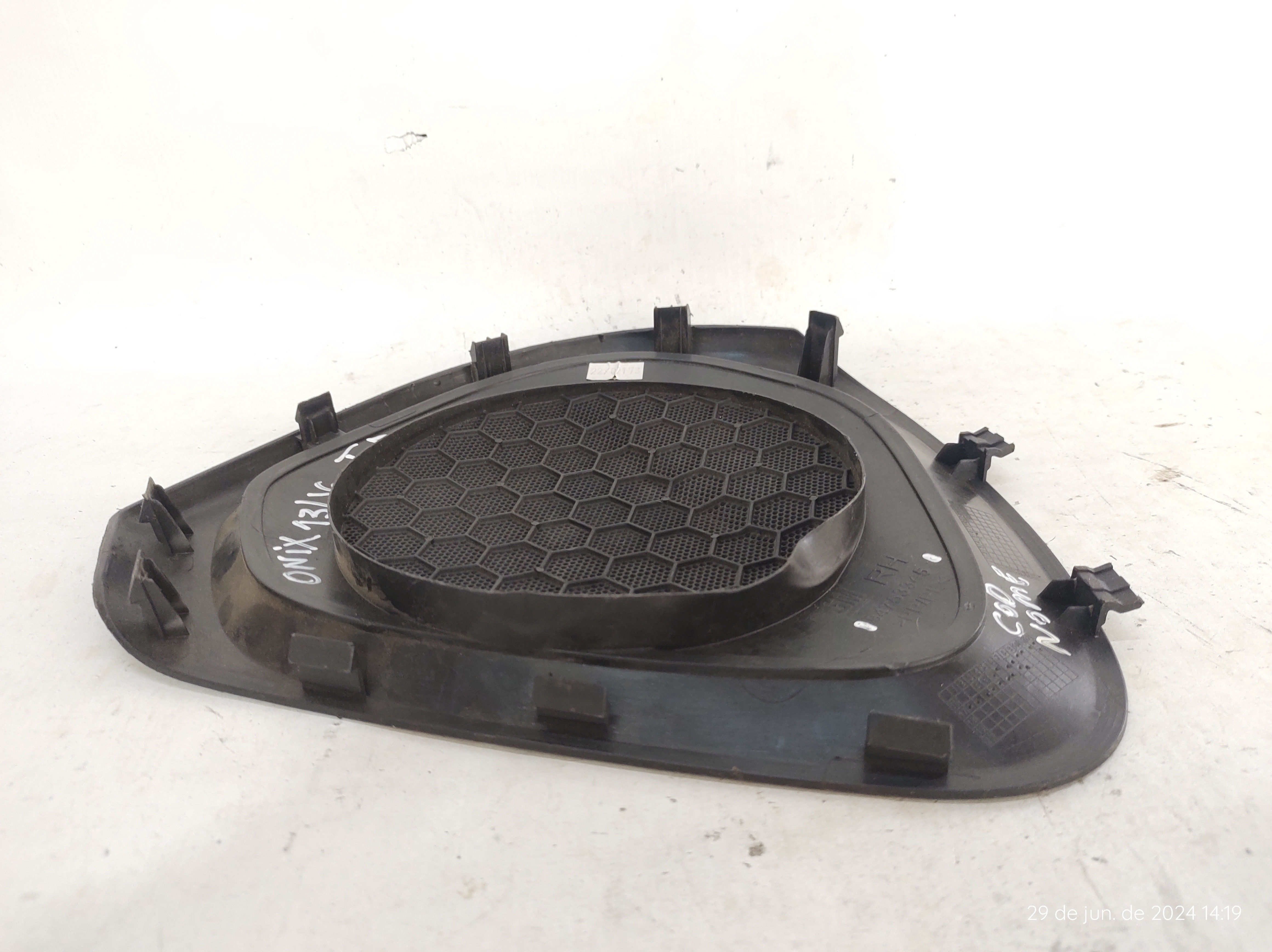 Tela auto-falante traseira direita onix 13/16 94753345 2