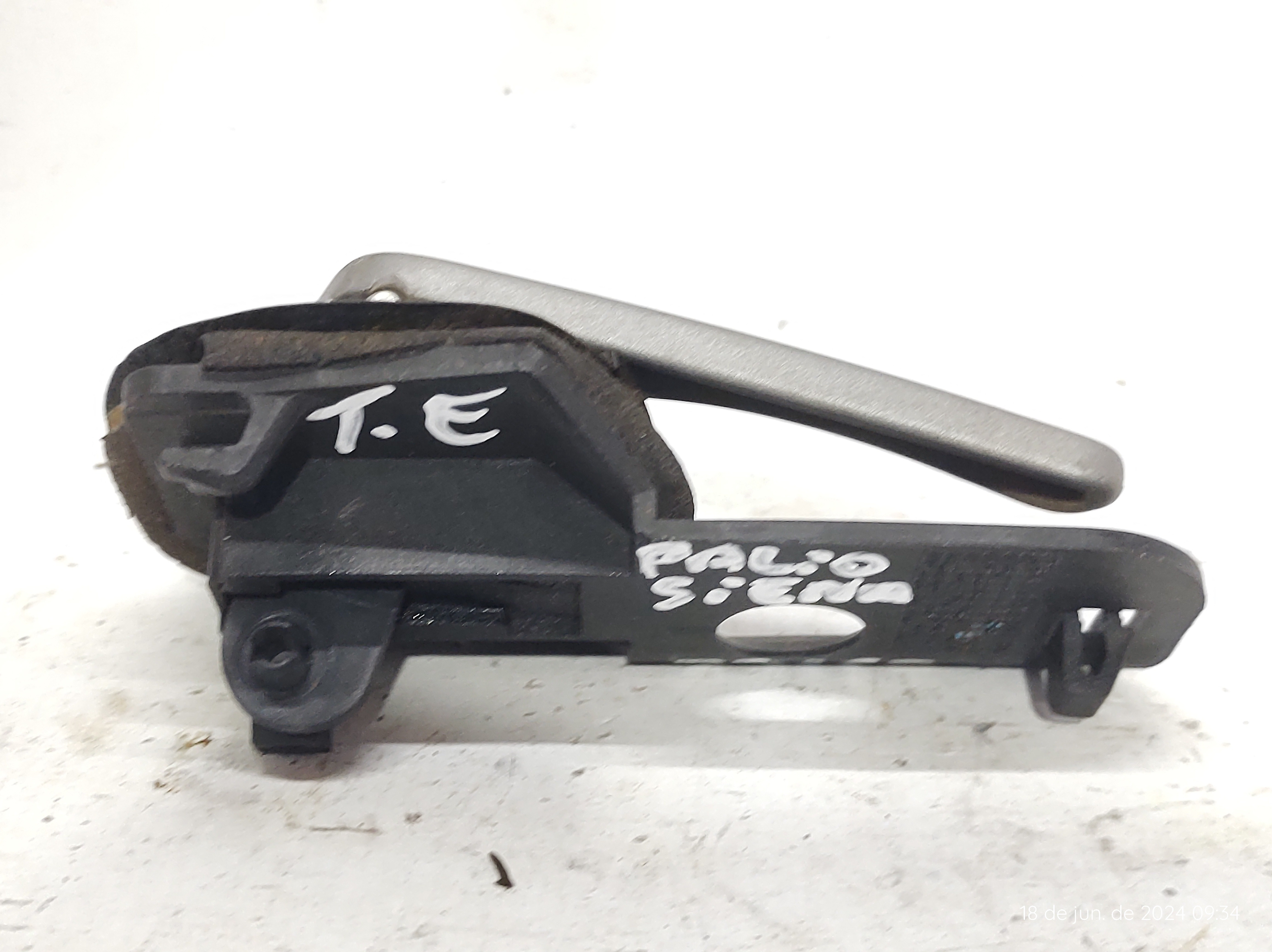 Maçaneta Interna Traseira Esquerda Palio Siena 09 A 12  – Preto – Traseira 3