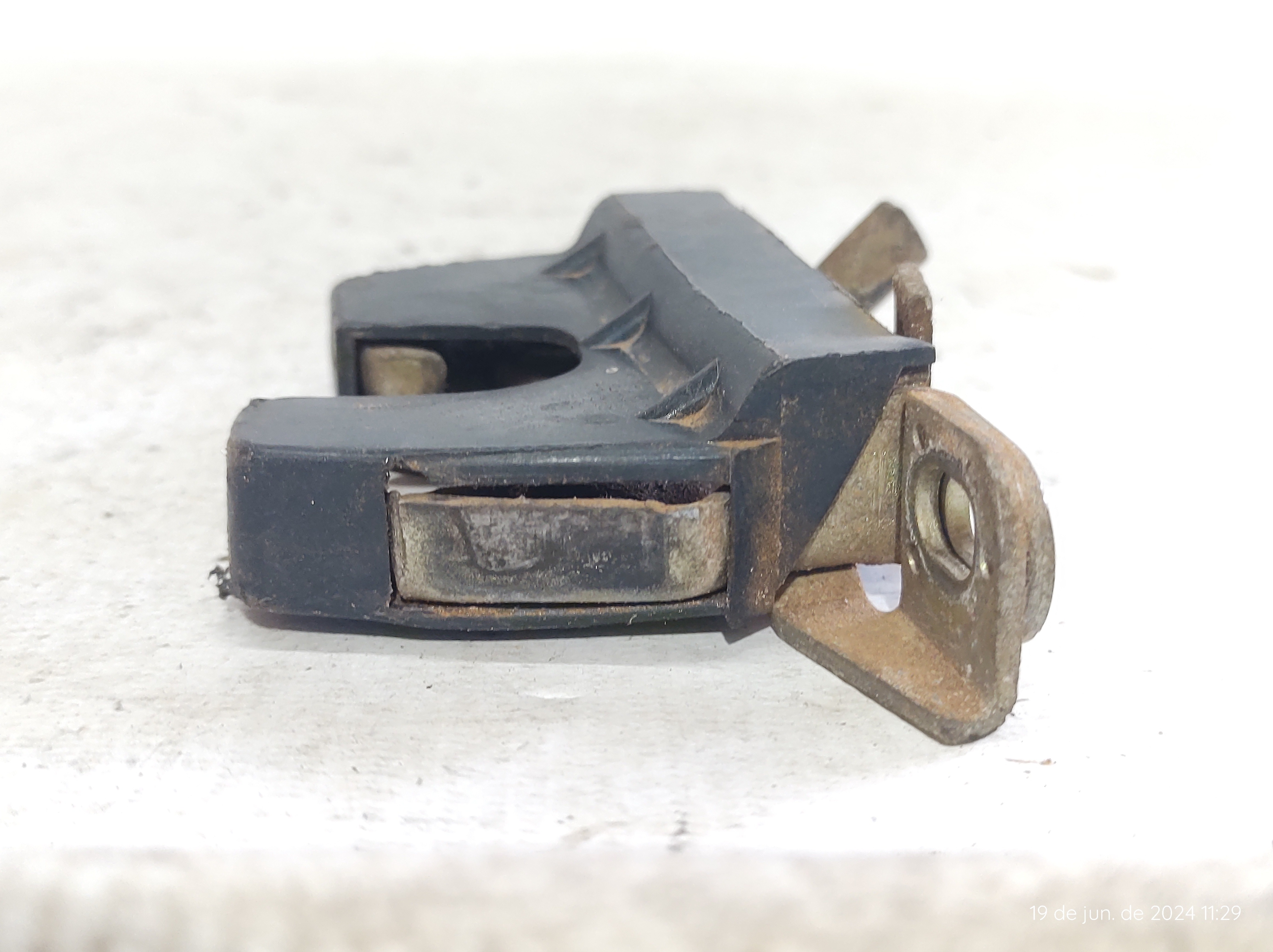 Fechadura Tampa Traseira Gol G2 95/2000 377827505 Original 4