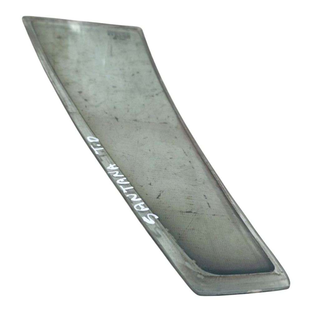 Vidro Vigia Traseiro Direito Volkswagen Santana 4