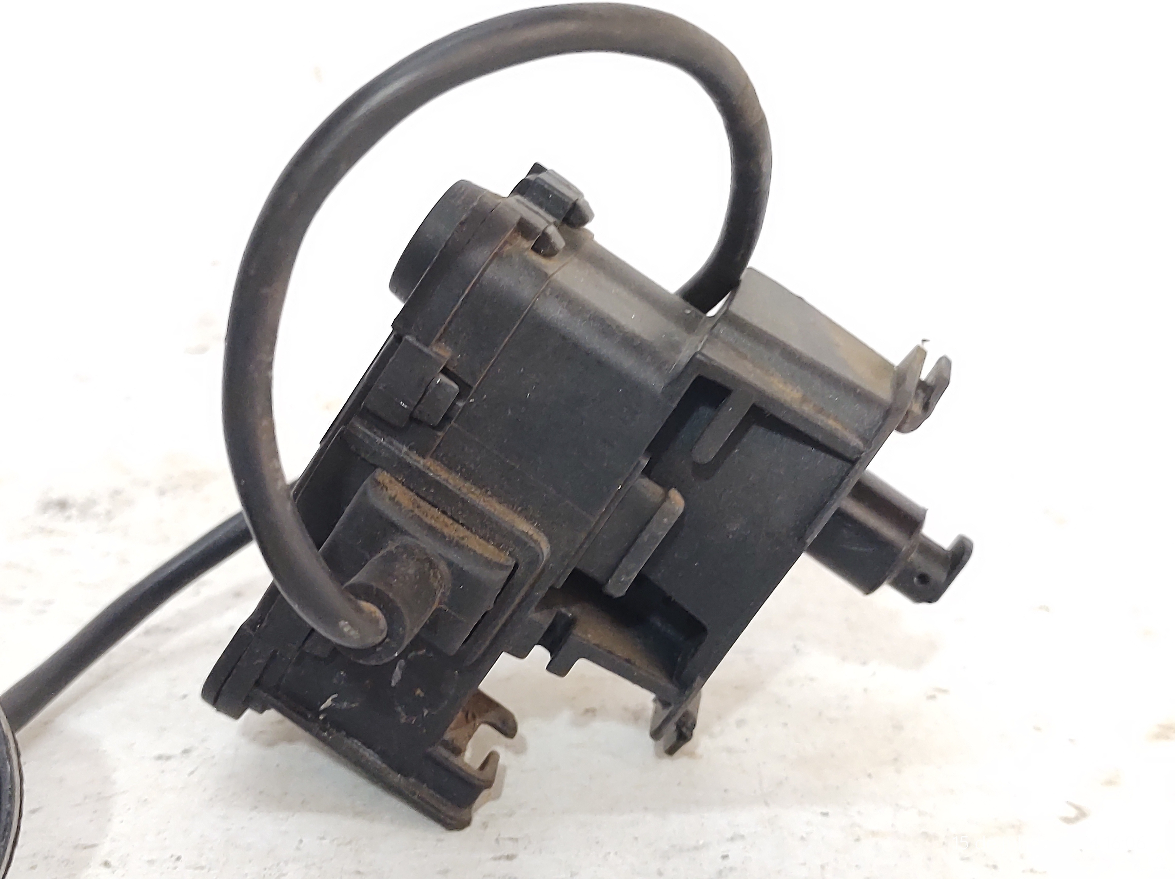 Trava Portinhola Combustível Jetta 11 A 15 5c6810773 Preto 2015 6