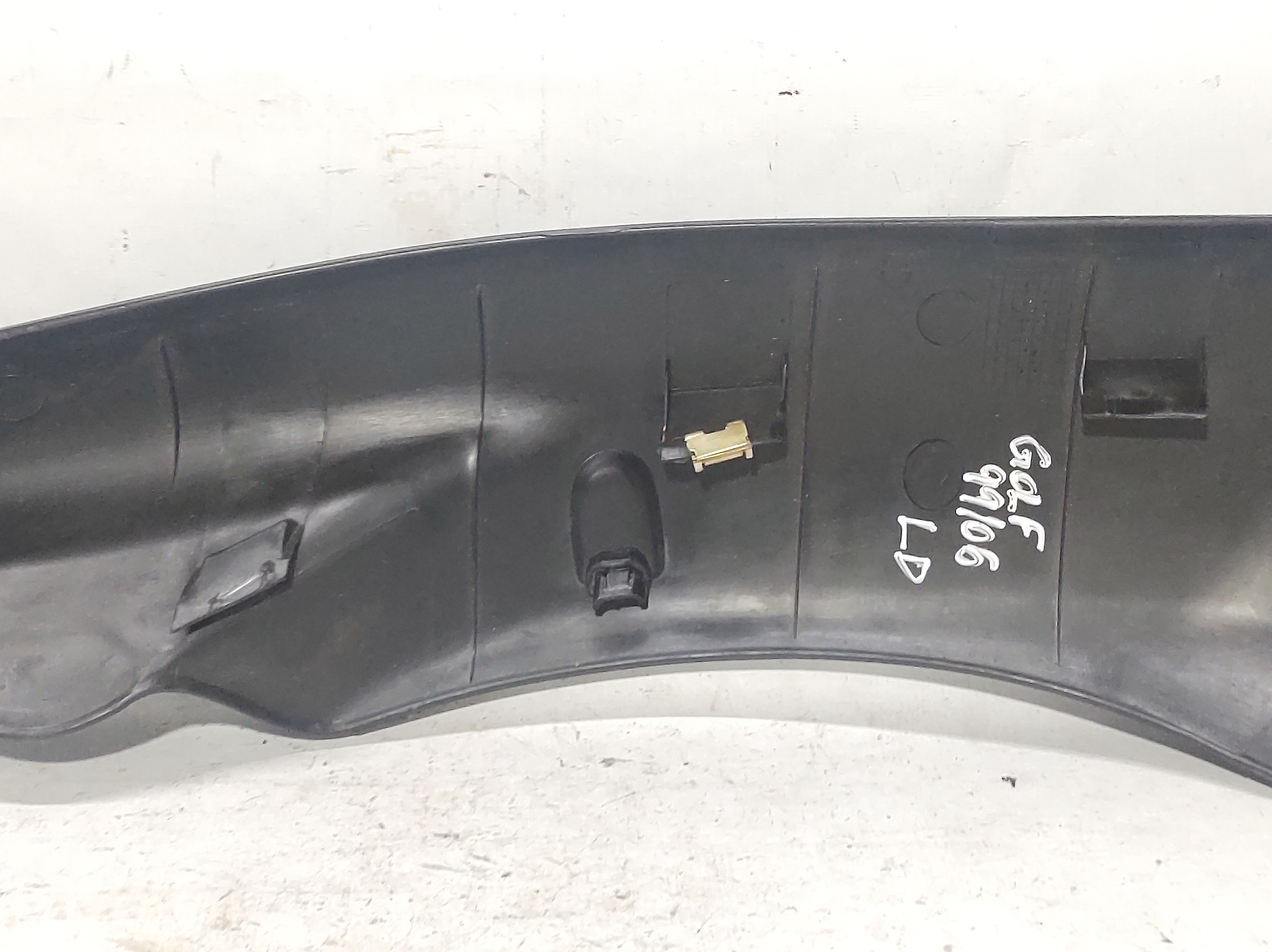 Moldura Caixa Roda Direita Golf 99 A 05 1j4867766 7