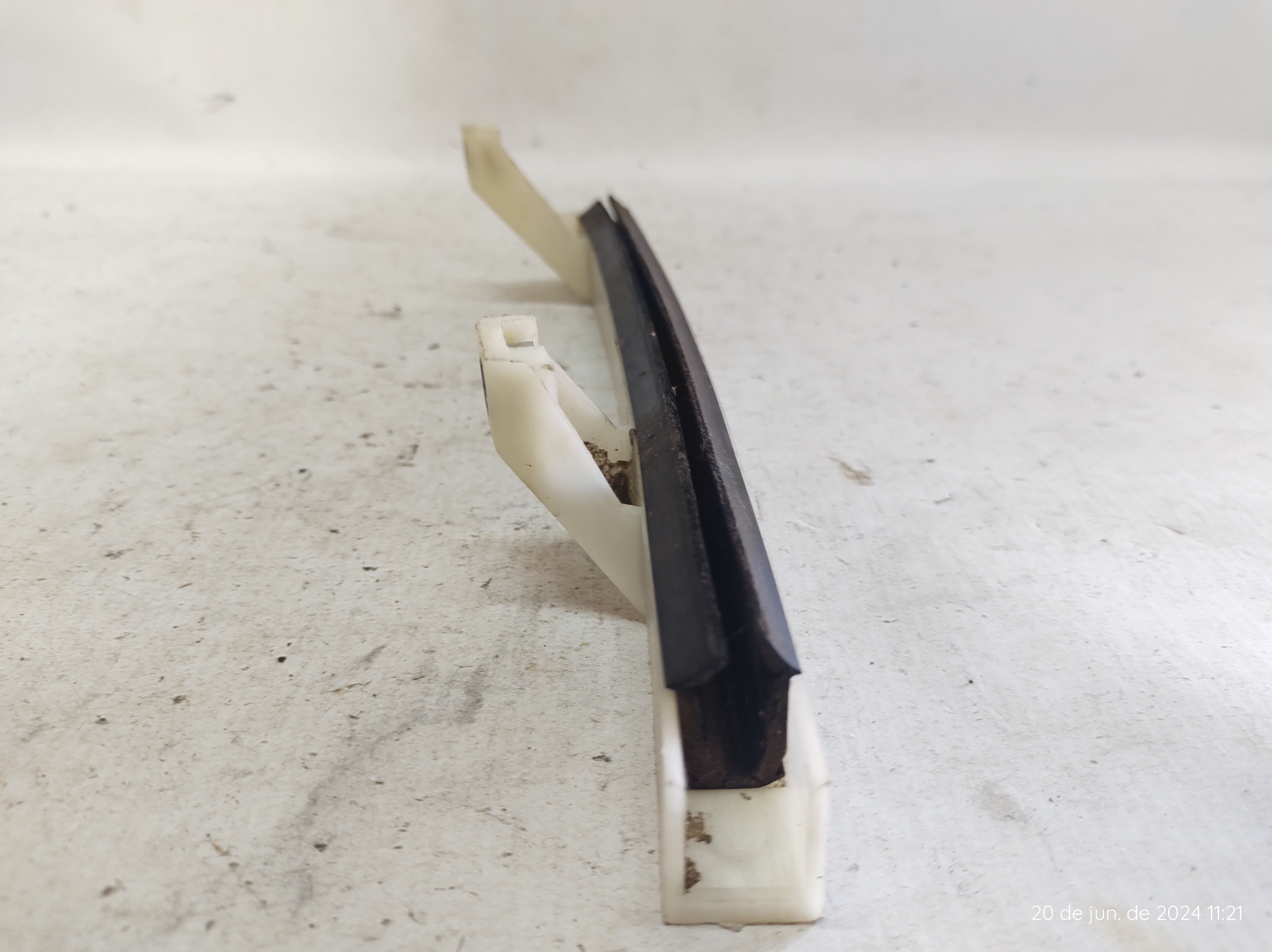 Guia Vidro Traseiro Direito Uno Mille 04 A 11 500064170 5