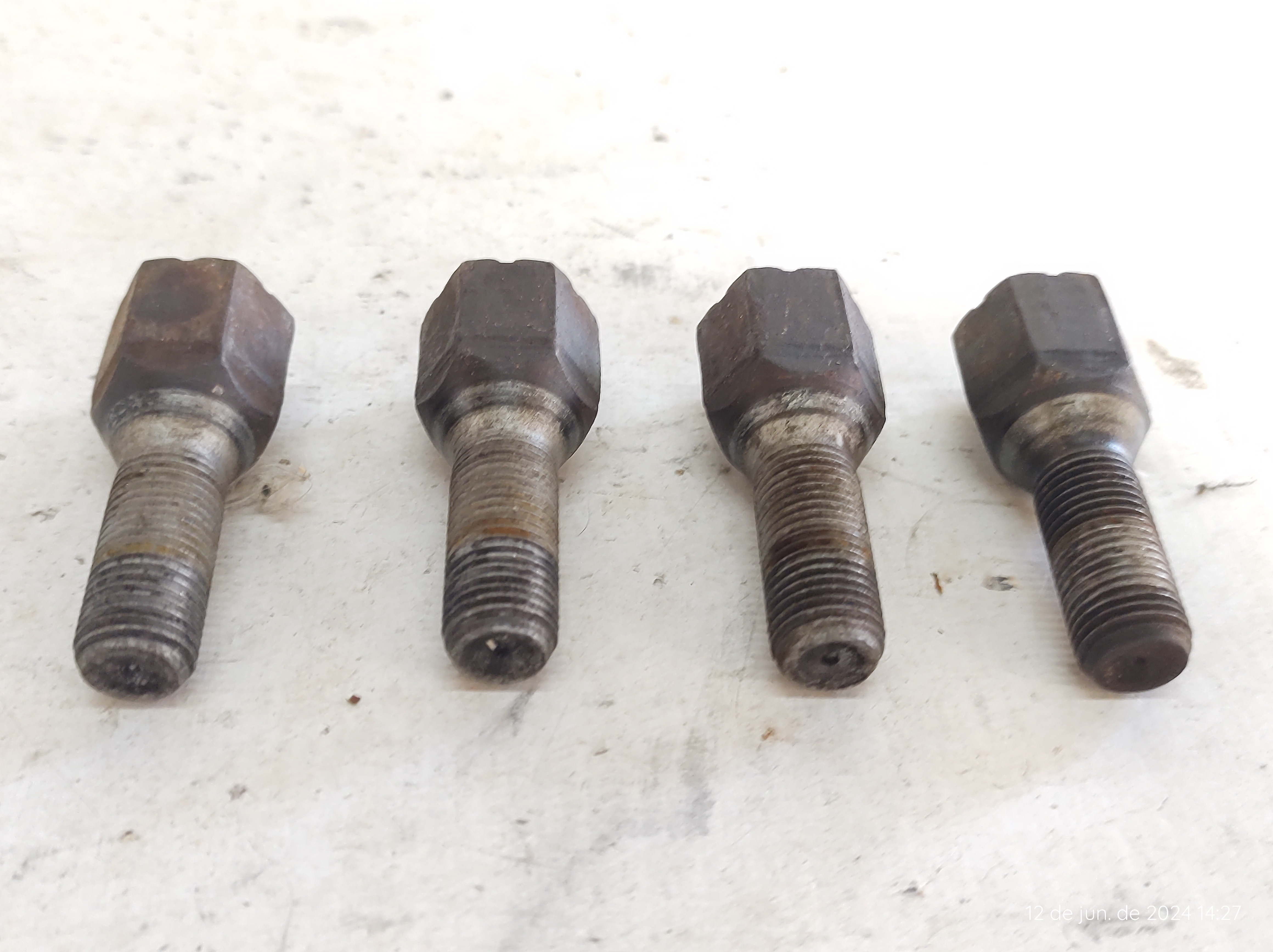 Kit 4 Parafusos Roda Uno Mille 2004 2005 A 2011 Original 5