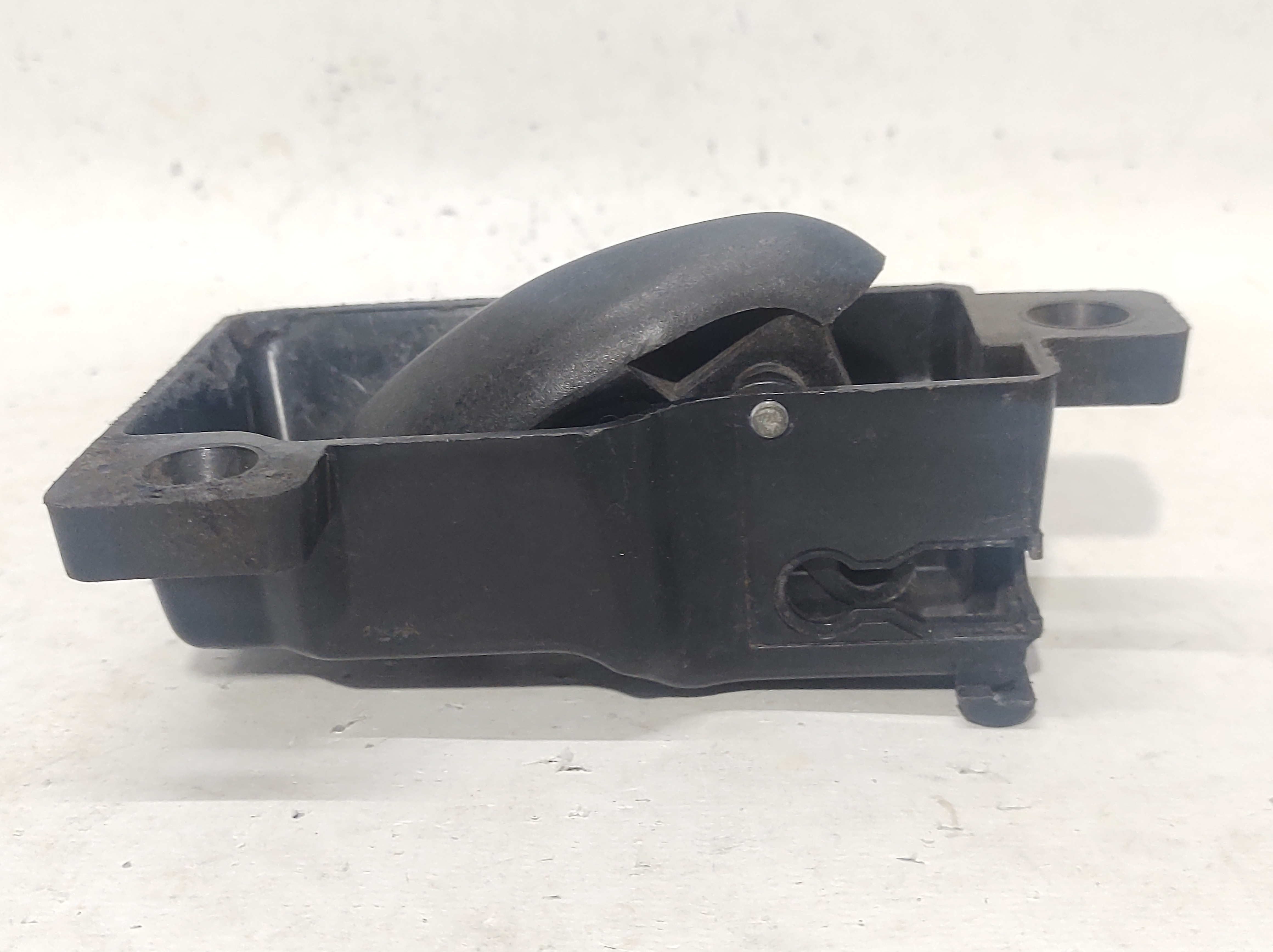 Maçaneta Interna Dianteira Direita Escort 96 A 1 95aga22600b – Preto – Dianteira 2